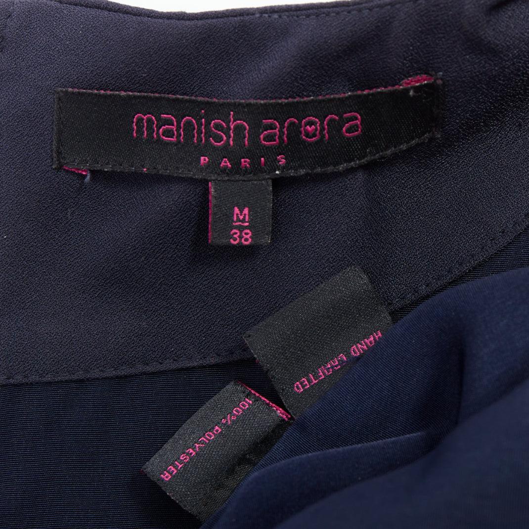 MANISH ARORA top artesanal dorado azul marino con adornos 3D IT38 M en venta 3