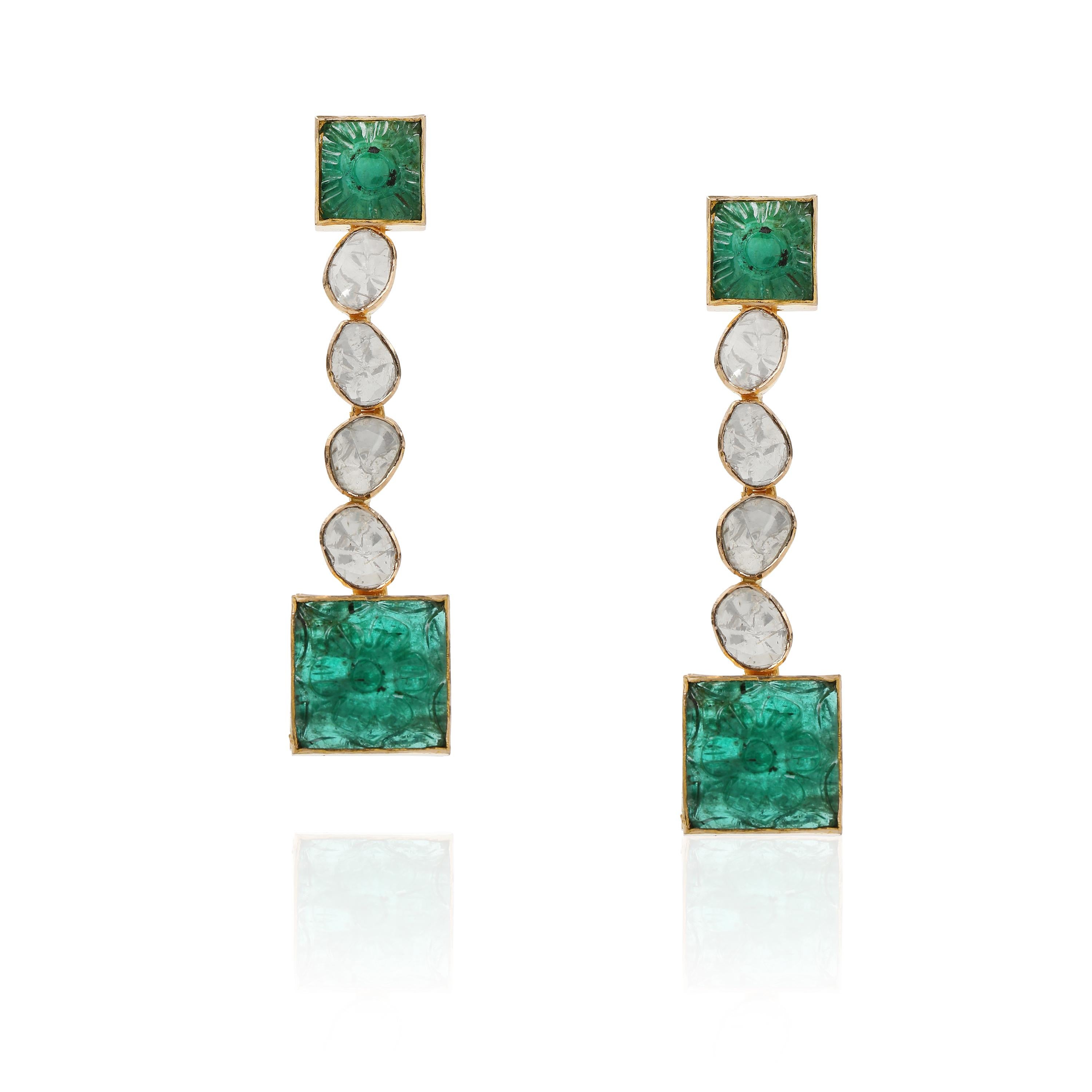 14 Karat Yellow Gold Square Dangle Earrings with Uncut Diamonds and Emerald For Sale 1