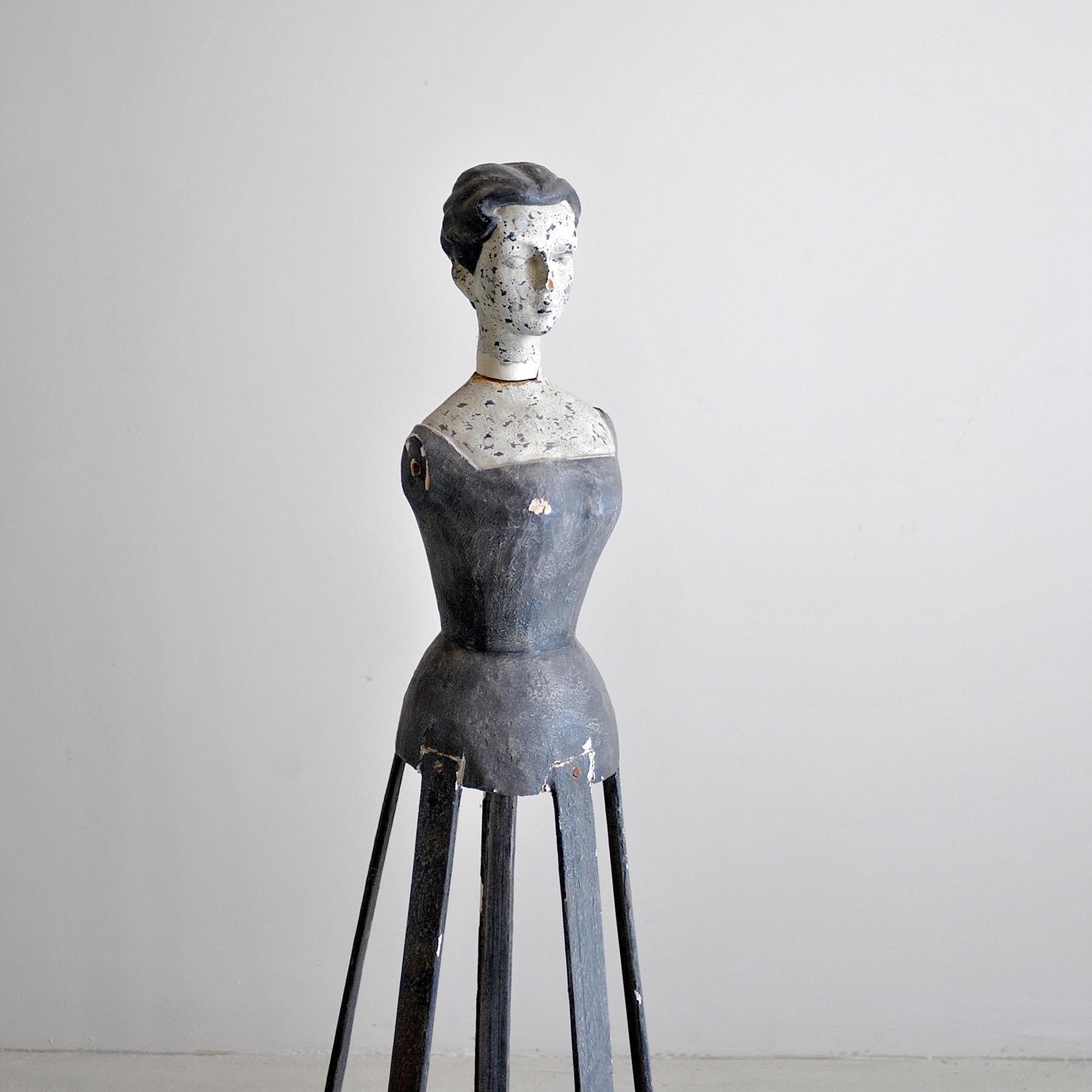 1930s woman mannequin made of wood, paper and plaster, for Industrial prototyping.