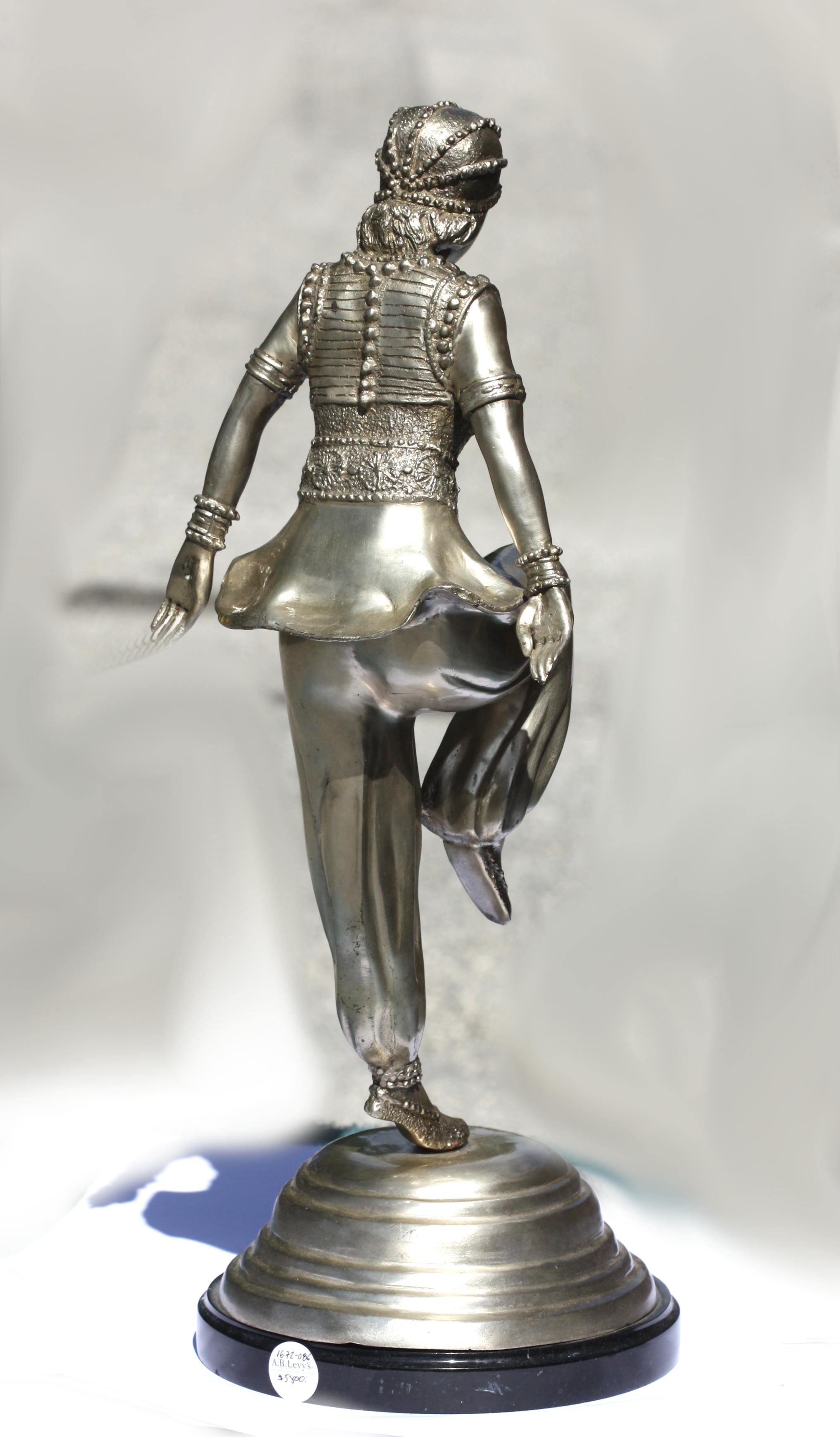 XX secolo Maniera di Erte, Danzatrice femminile in bronzo argentato in vendita