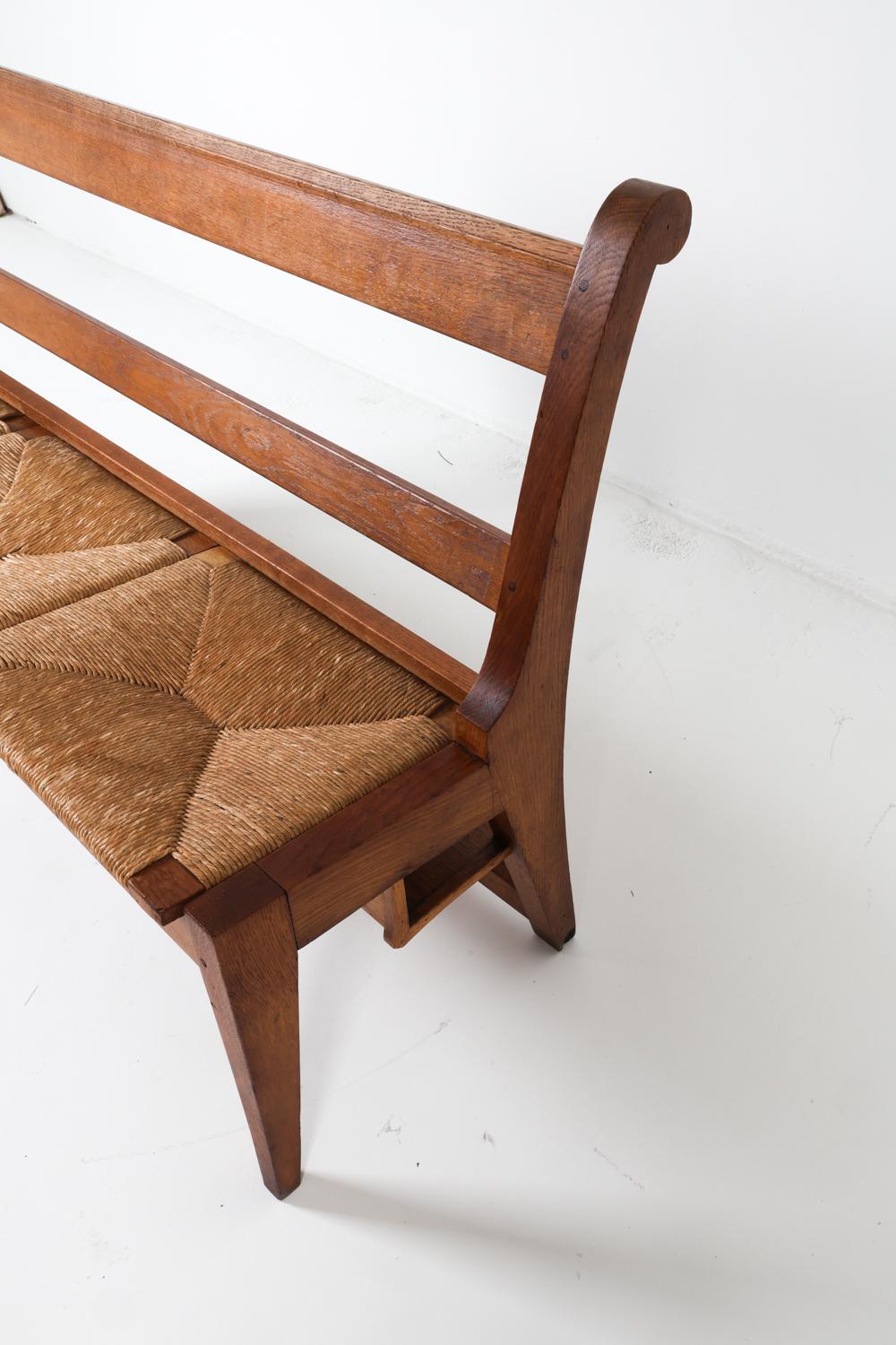 20ième siècle Banc de hall en chêne hollandais avec assise en jonc, vers 1950, de la main de Martin Visser en vente