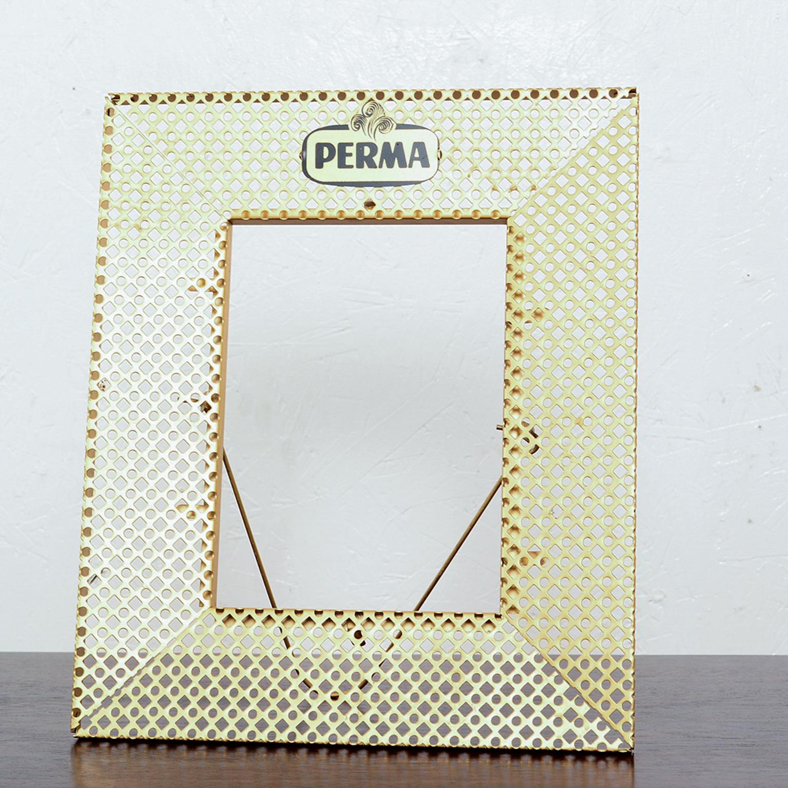 Please consider: Midcentury Italian perforated metal picture photo frame. Italy, 1950s in the style of Mathieu Matégot, renowned French material artist and technique of Rigitulle.

Dimensions: H 14.5 in. x W 12 in. x D .5 in.

Original preowned