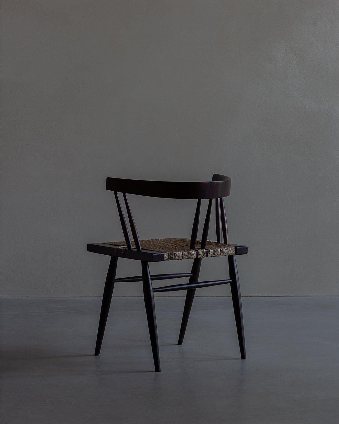 20ième siècle À la manière de Nakashima, chaise à assise en gazon, 20e siècle, Inde, Ahmedabad en vente