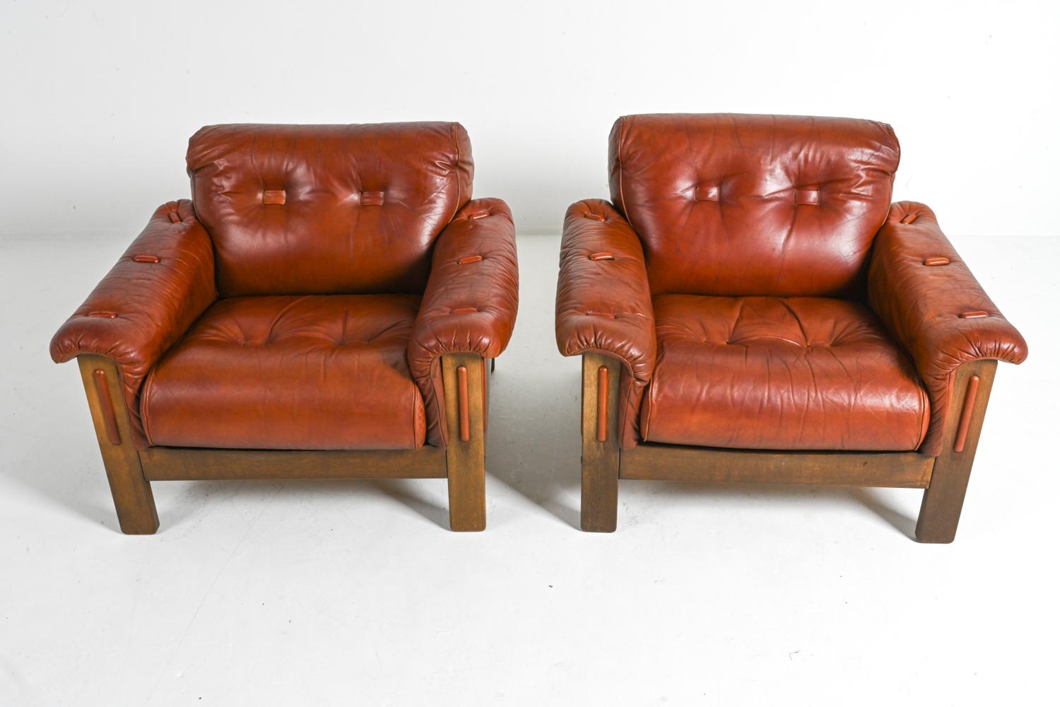 Mid-Century Modern A la manière de Percival Lafer, fauteuils en chêne et cuir, vers 1970 en vente