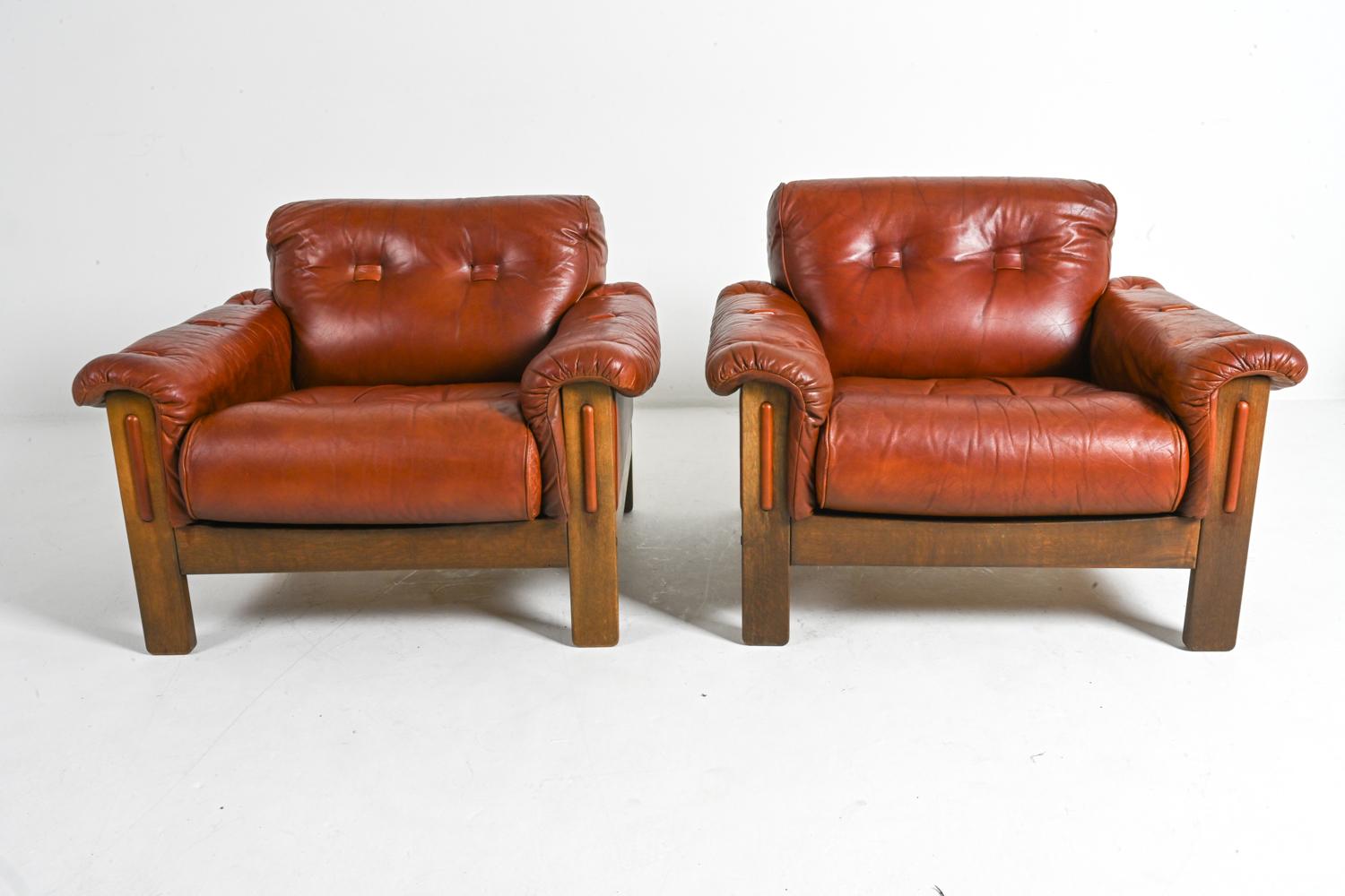 Scandinave A la manière de Percival Lafer, fauteuils en chêne et cuir, vers 1970 en vente