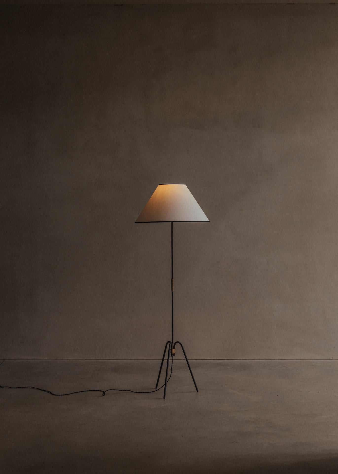 Manner Of Adnet - Wrought Iron Tripod Lamp In Good Condition For Sale In Hasselt, VLI