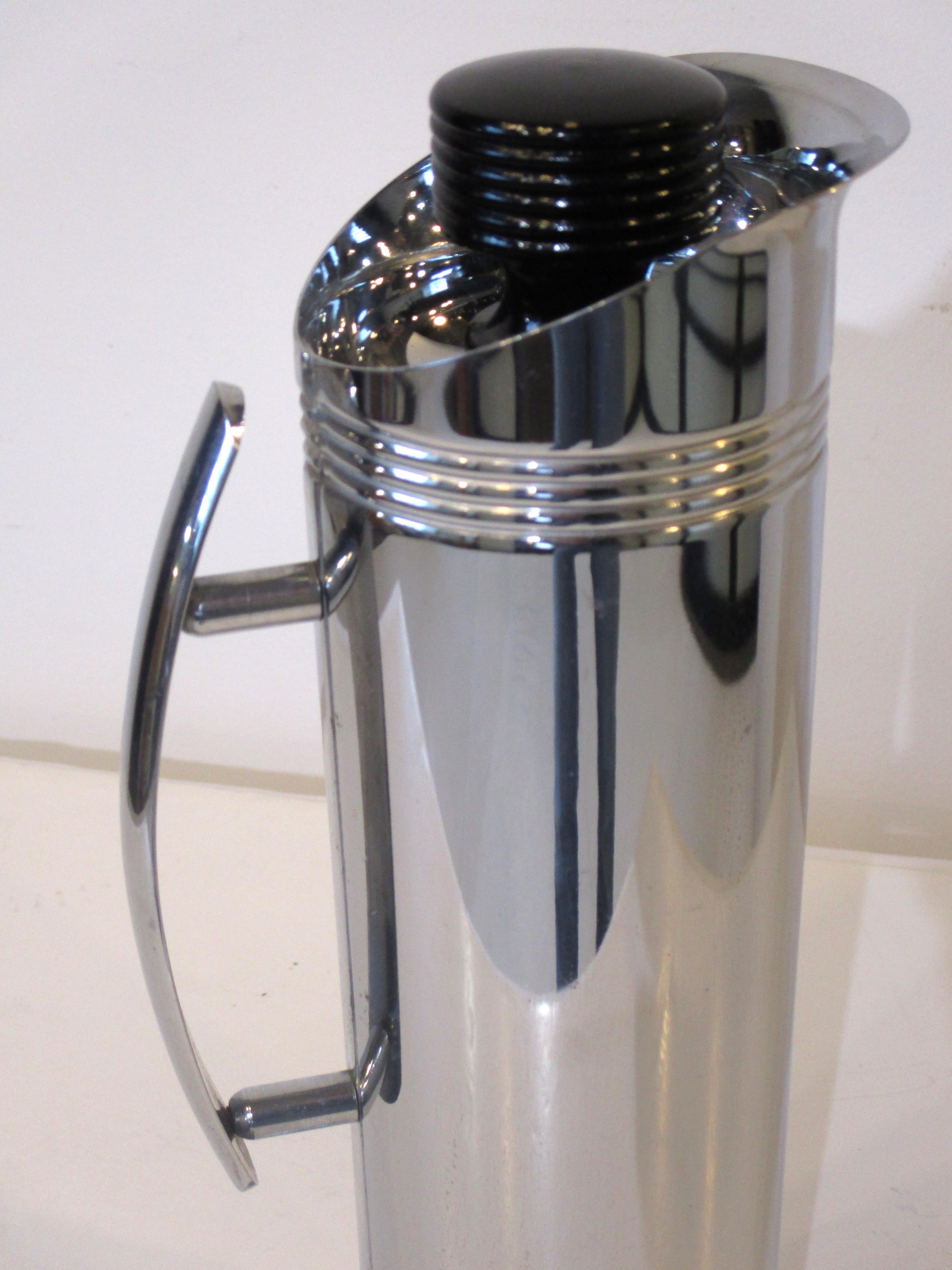 American Manning Bowman Hotacold Cocktail Shaker in the Style of Art Deco 
