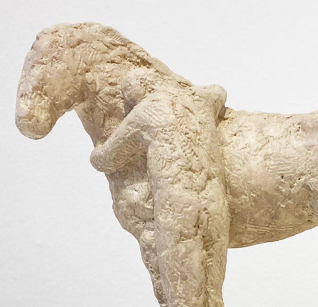 Zwei - Pferd und Mensch: Erdpigment- und Jesmonit-Skulptur mit geformter Skulptur (Zeitgenössisch), Sculpture, von Manny Woodard
