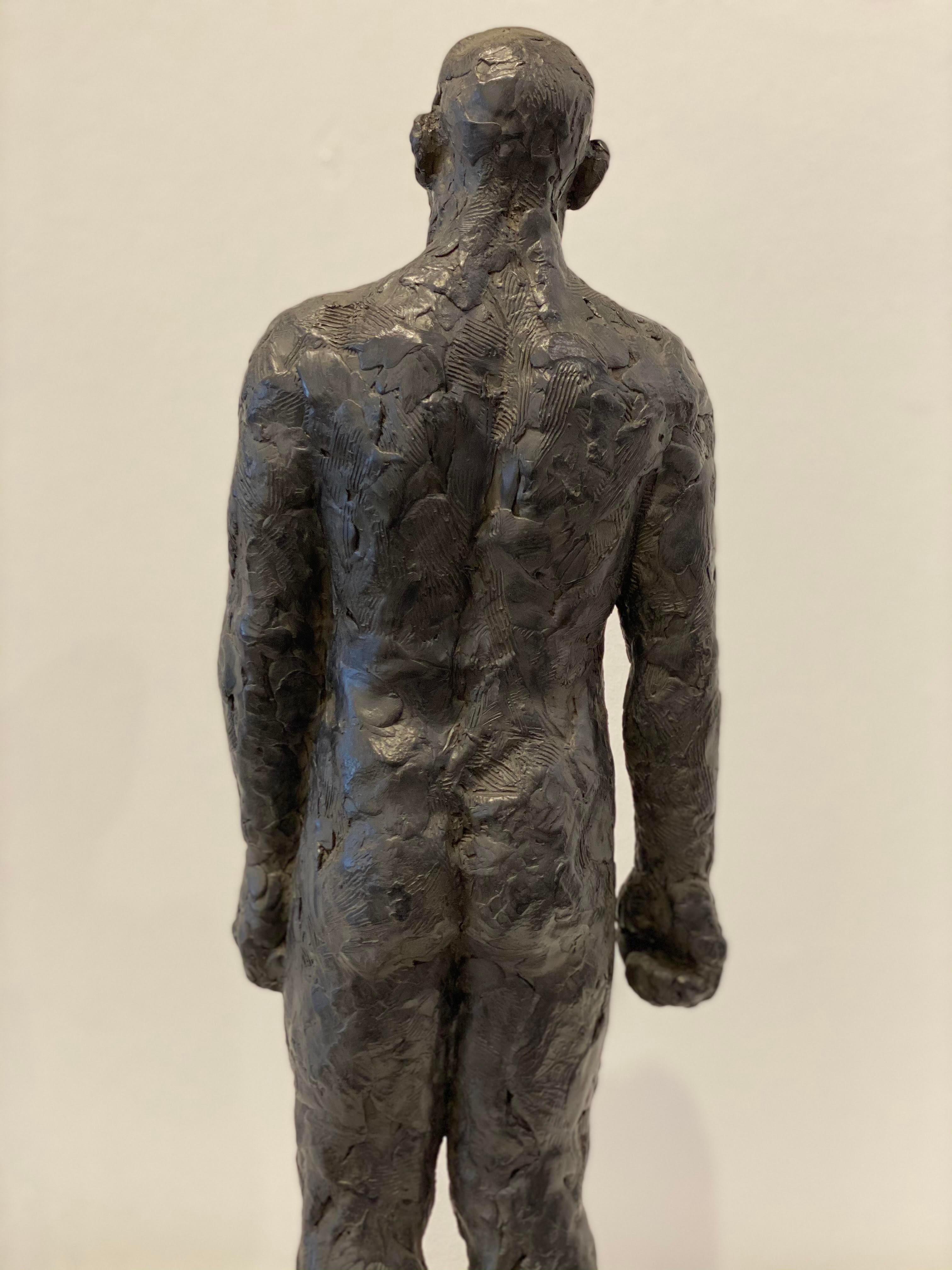Waterton - figurativer männlicher Akt aus Bronze und Graphitharz, zeitgenössisch (Gold), Figurative Sculpture, von Manny Woodard