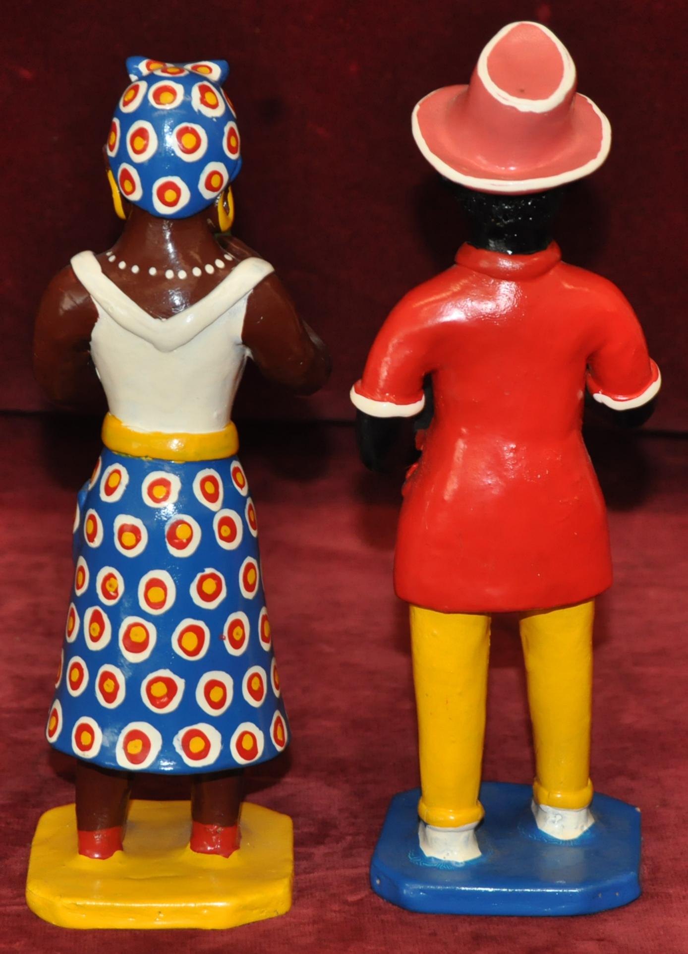 Maracatu - Conjunto de 15 figuras en barro policromado For Sale 5