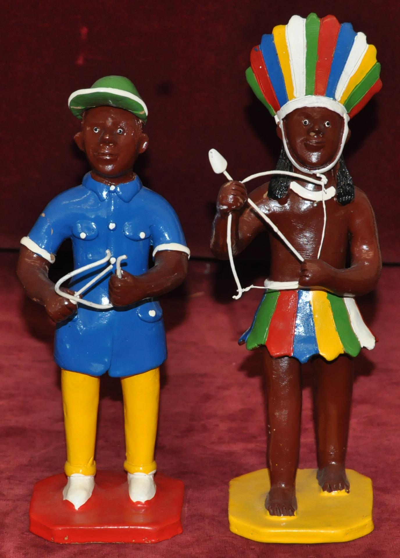 Interesante conjunto de 15 figuras en barro policromado del prestigioso ceramista brasileño manuel eudocio (caruaru - pe alto do moura, 1931 - 2016)

Se trata de una banda o orquesta musical titulada 