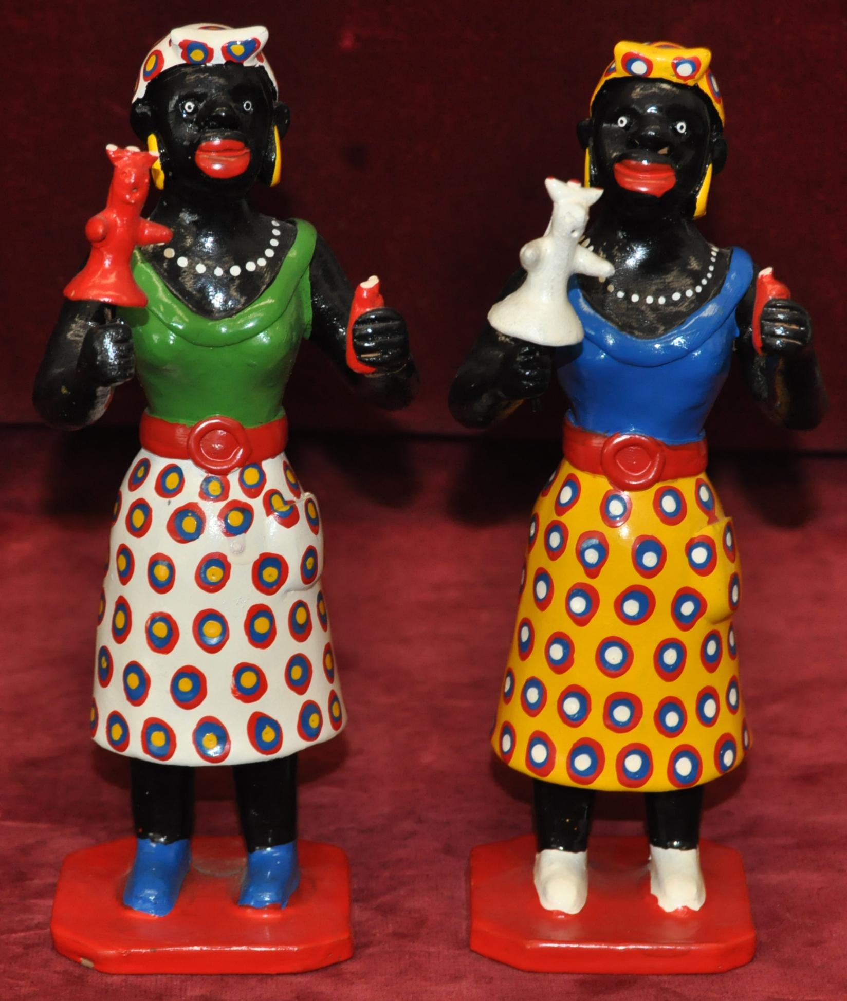 Maracatu - Conjunto de 15 figuras en barro policromado For Sale 3