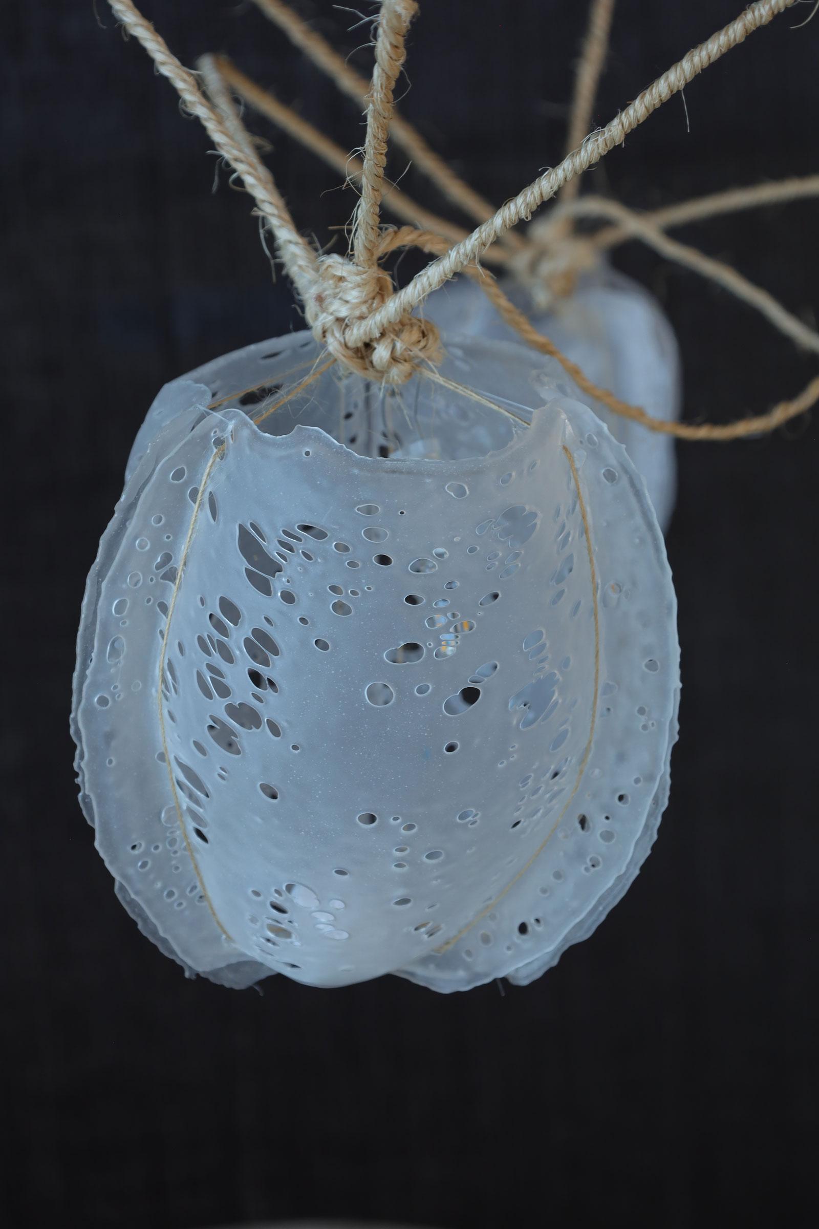 Manolito & Manolito „Ouef de Selenit“, maßgefertigter Kronleuchter aus geblasenem Glas und Seil (Spanisch) im Angebot