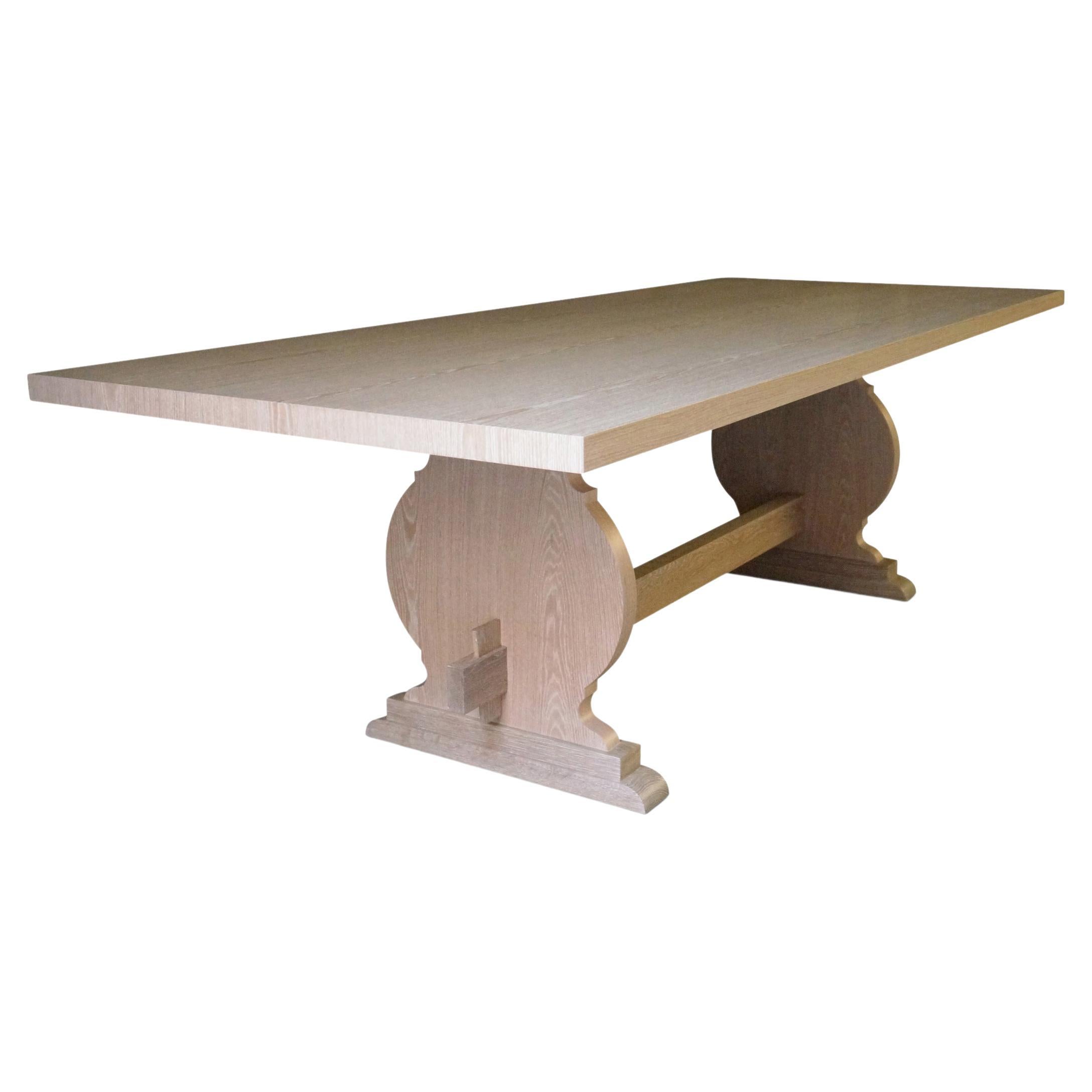 Table de salle à manger moderne à tréteaux d'inspiration basque en chêne cérusé, Manolo