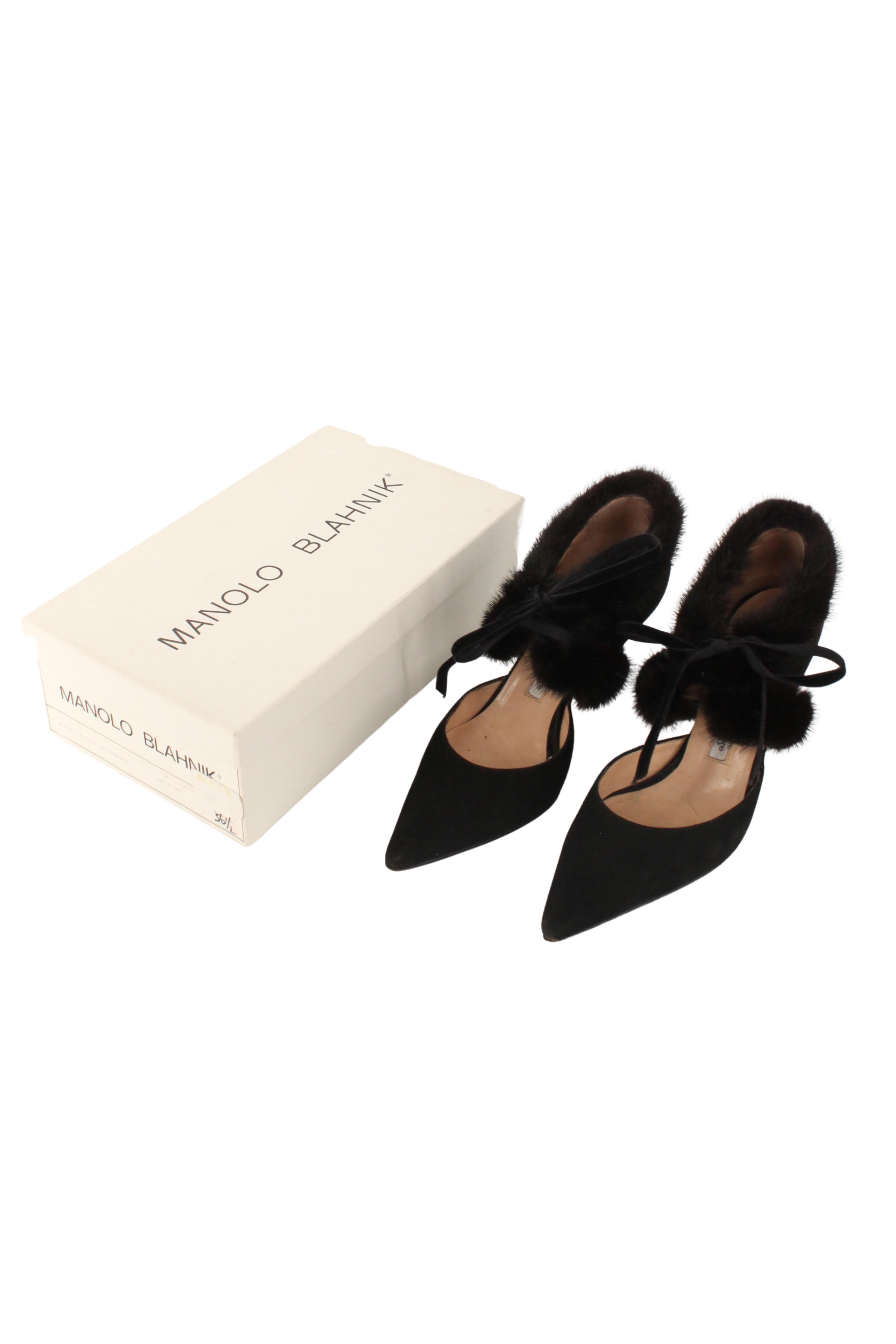 Noir Manolo Blahnik 90's - Escarpins à petits talons en daim bordés de fourrure de vison en vente