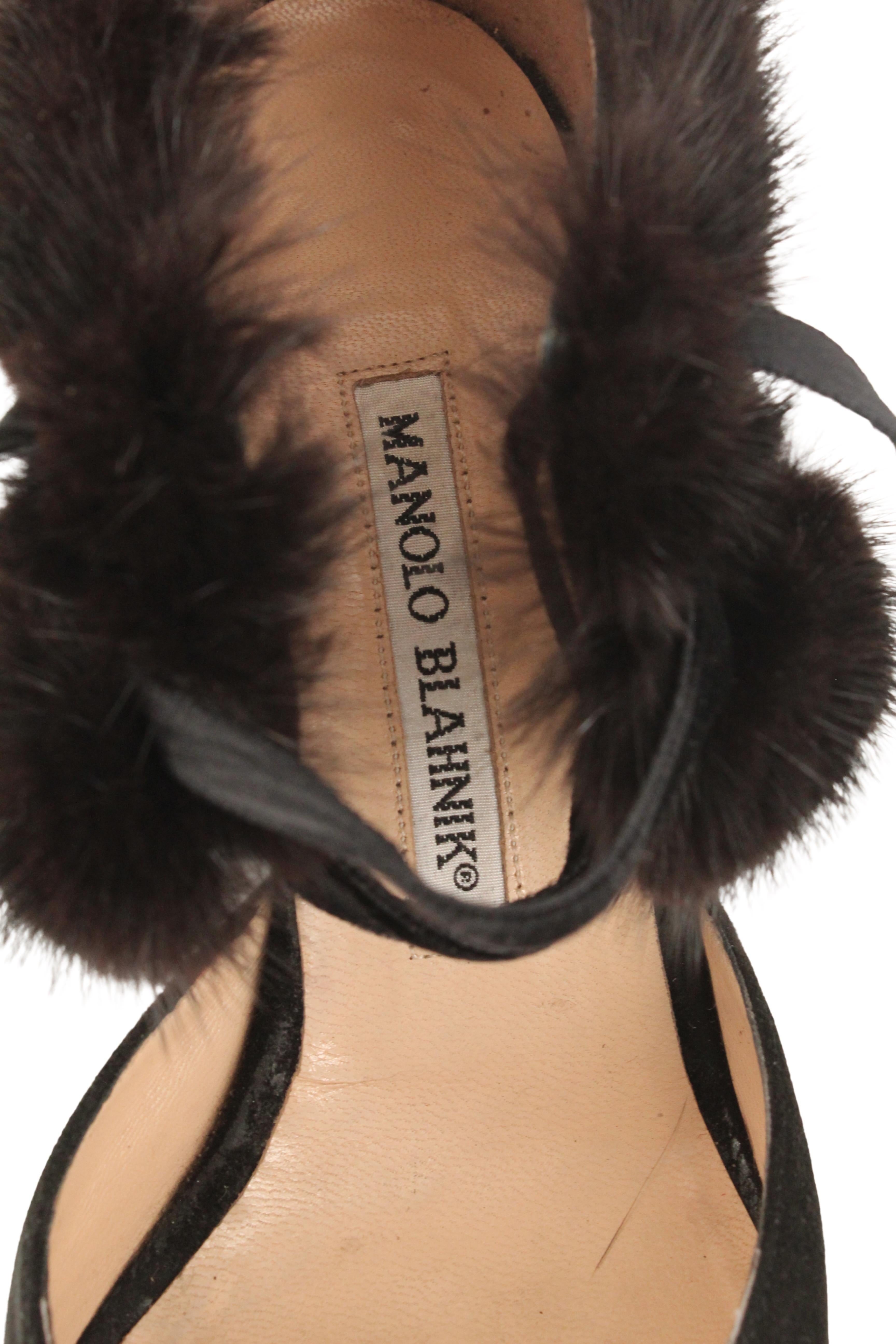 Manolo Blahnik 90's - Escarpins à petits talons en daim bordés de fourrure de vison en vente 2