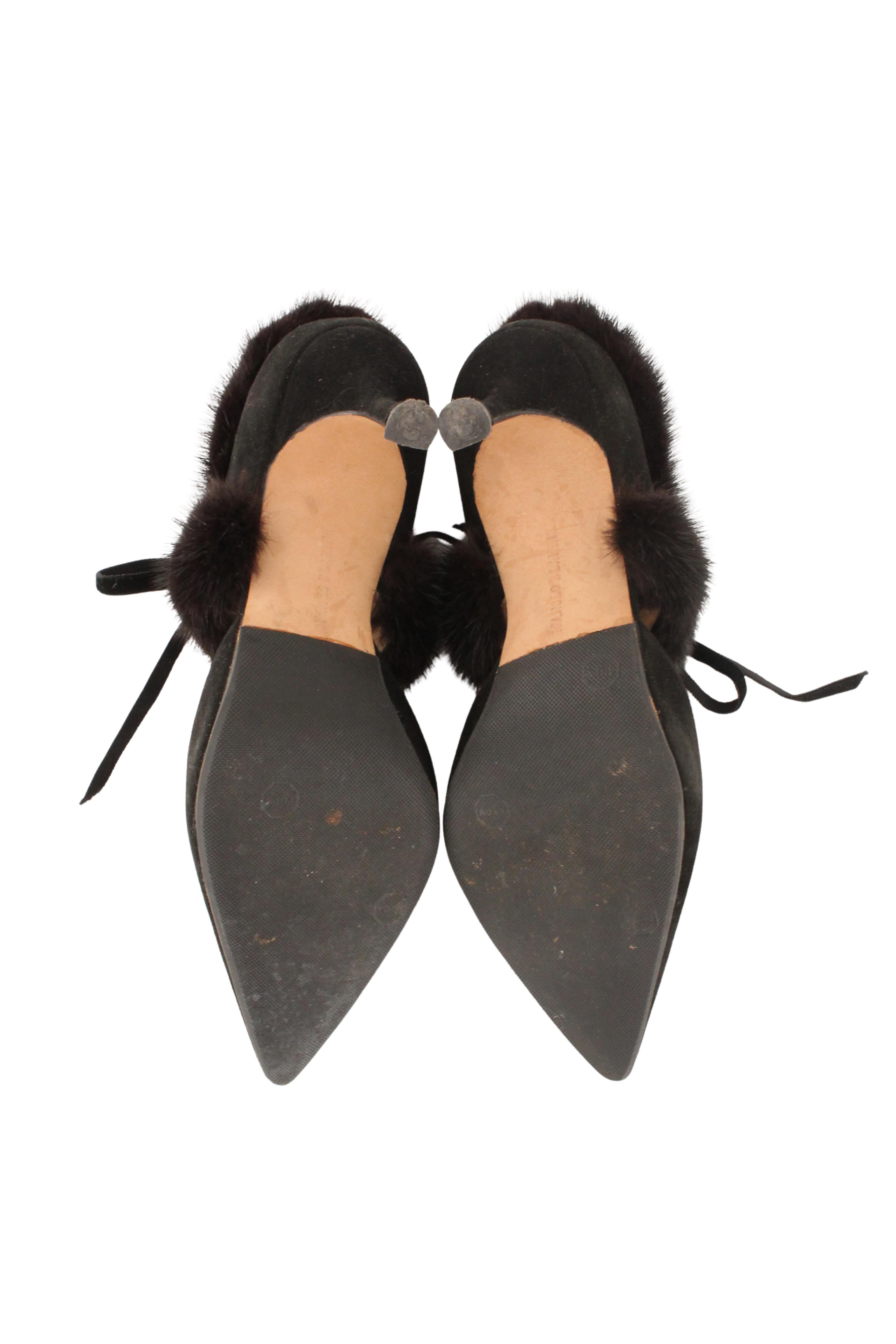 Manolo Blahnik 90's - Escarpins à petits talons en daim bordés de fourrure de vison en vente 4