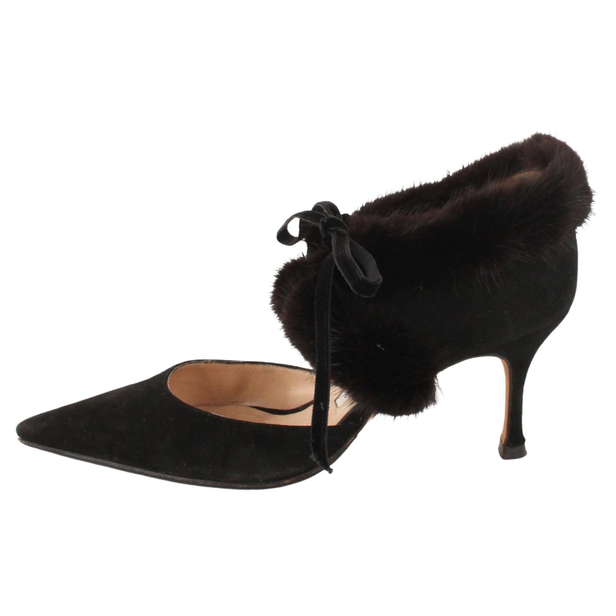Manolo Blahnik 90's Pumps con tacco a gattino in pelle scamosciata con bordo in pelliccia di visone