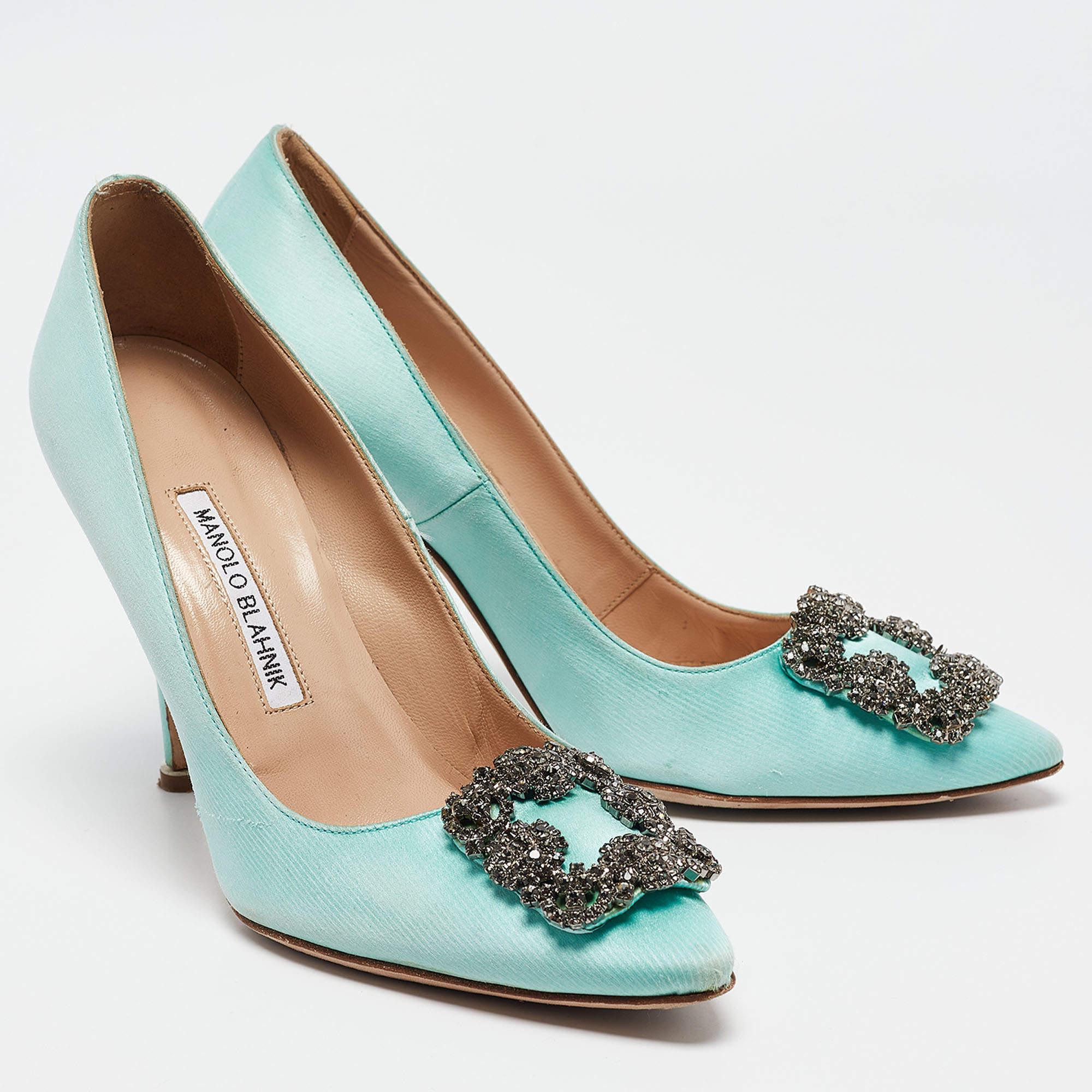 Manolo Blahnik Pumps Hangisi in raso blu acqua misura 38 In condizioni buone a Dubai, Al Qouz 2