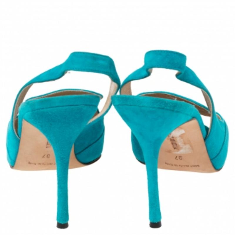 Manolo Blahnik - Sandales à bride arrière en daim bleu aqua, taille 37 en vente 3