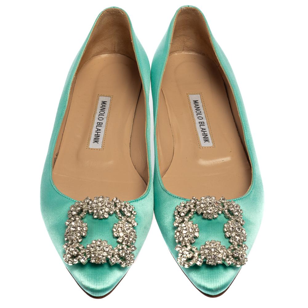 You know you are going to have a glamorous day the moment you put these flats on. They are a Manolo Blahnik creation, meticulously crafted from satin and lined with leather on the insoles. The pointed-toe pair carries a gorgeous aqua green shade and