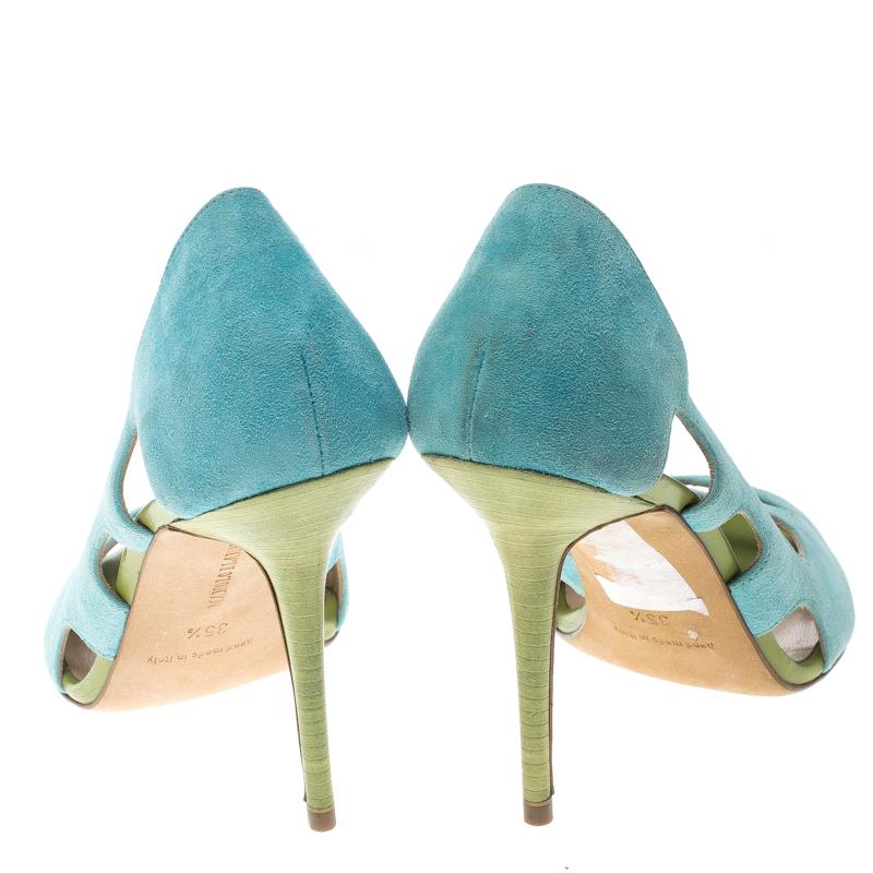 Manolo Blahnik Aqua Green Suede Cutout Peep Toe Pumps Size 35.5 In Good Condition In Dubai, Al Qouz 2