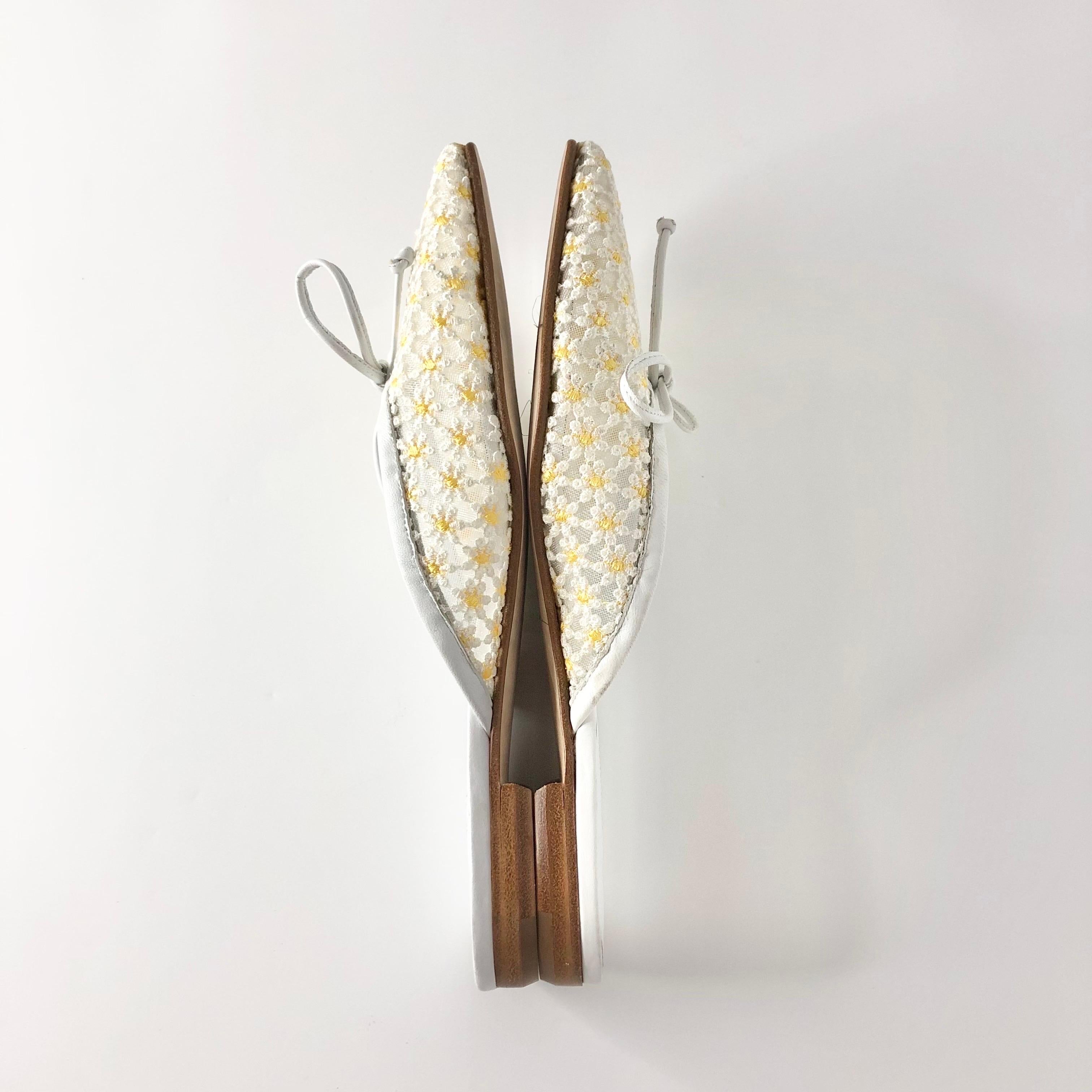 De las mujeres Manolo Blahnik Ballerimu Lace Daisy Floral Mule Slip On Flats 39 en venta
