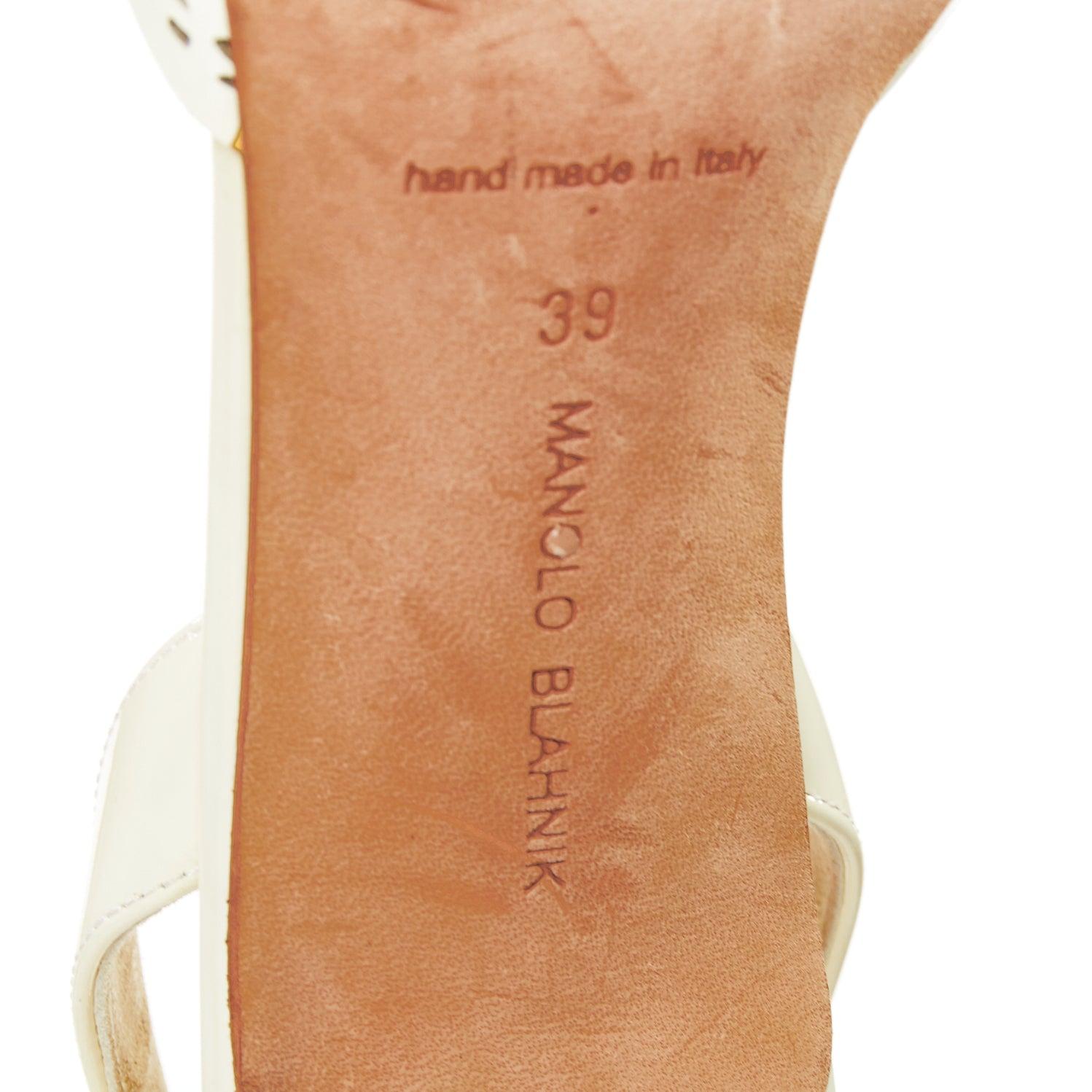 Manolo Blahnik BB70 escarpin en cuir verni crème à découpe laser EU39 en vente 5