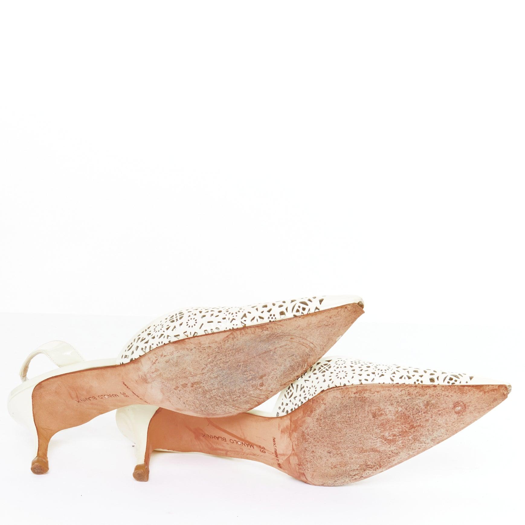 Manolo Blahnik BB70 escarpin en cuir verni crème à découpe laser EU39 en vente 6