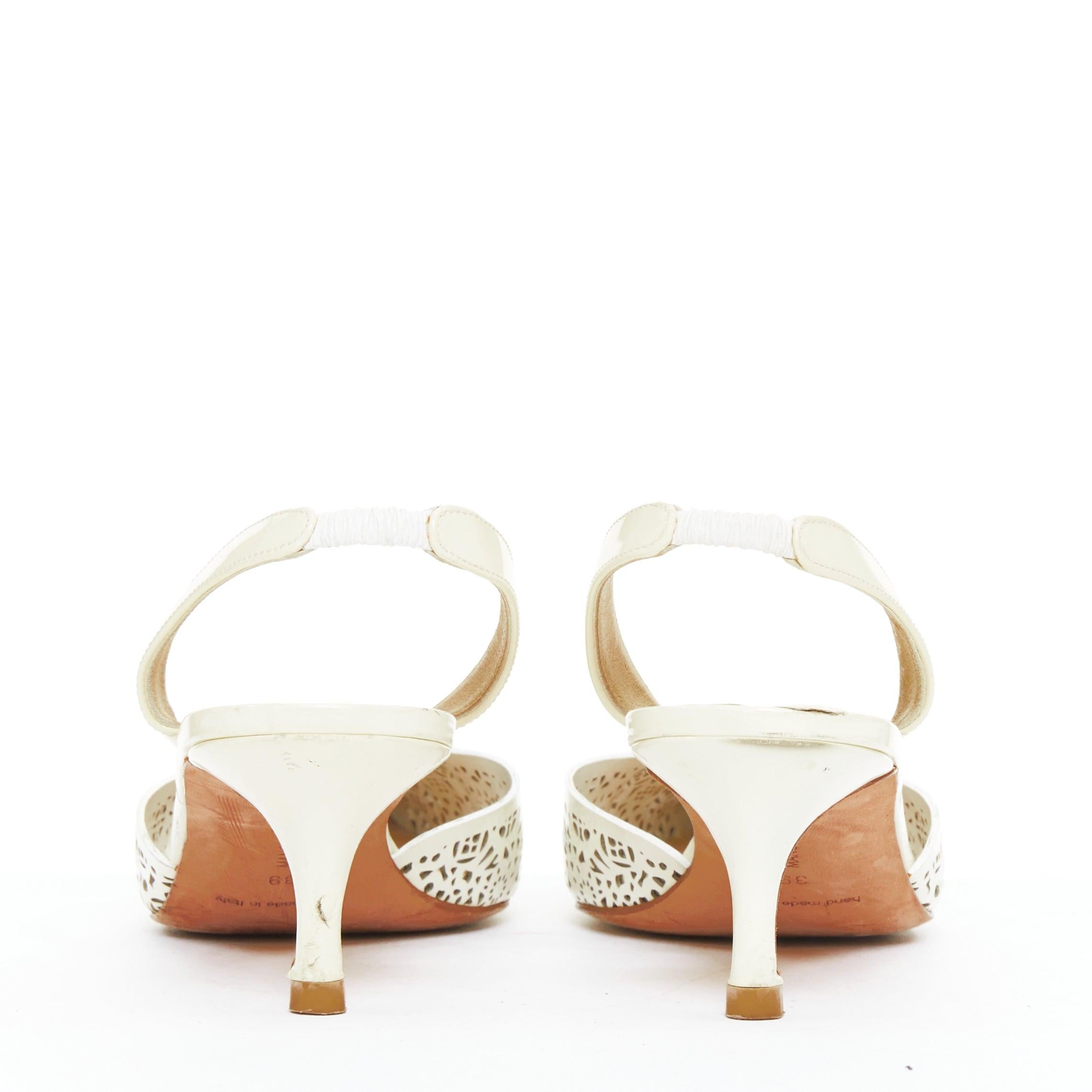 Manolo Blahnik BB70 escarpin en cuir verni crème à découpe laser EU39 en vente 1