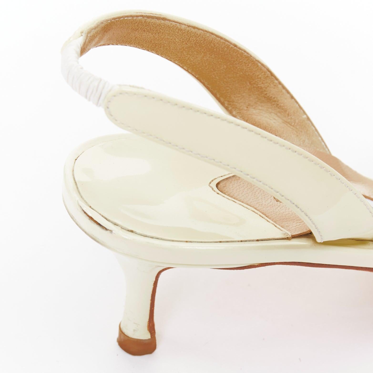 Manolo Blahnik BB70 escarpin en cuir verni crème à découpe laser EU39 en vente 3