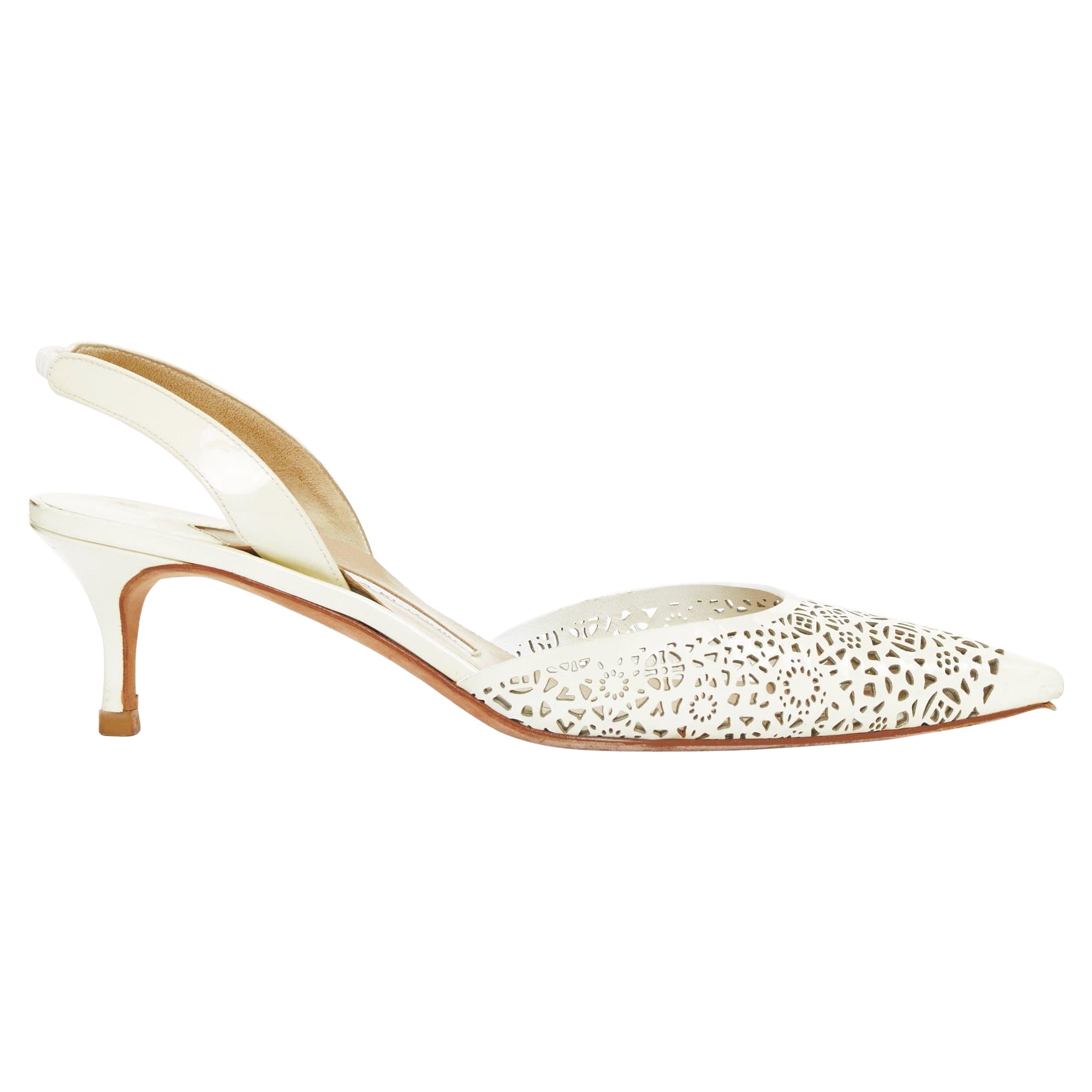Manolo Blahnik BB70 escarpin en cuir verni crème à découpe laser EU39 en vente