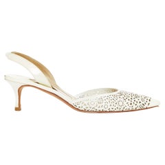 MANOLO BLAHNIK BB70 cream patent leather laser cut slingback kitten pump EU39 Retro MANOLO BLAHNIK BB70 cream patent leather laser cut slingback kitten pump EU39