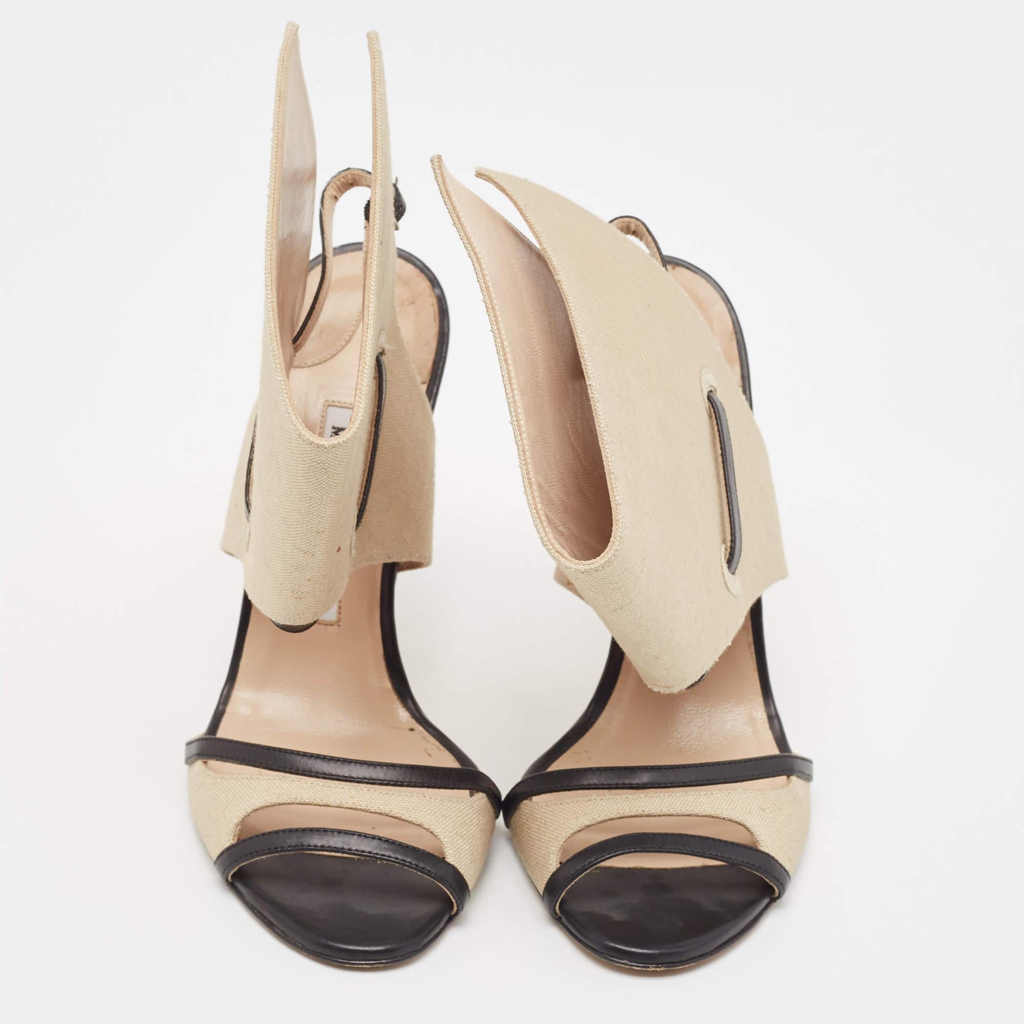 Manolo Blahnik Beige/Black Canvas and Leather Ankle Strap Sandals Size 37.5 In Good Condition In Dubai, Al Qouz 2