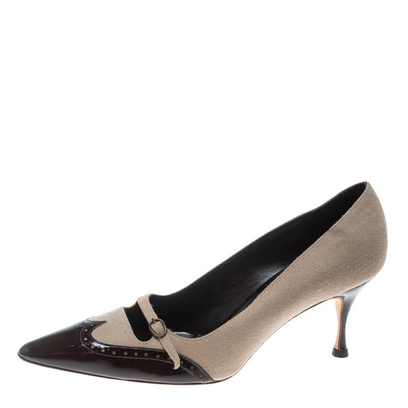 Very smart and stylish, these pumps from Manolo Blahnik definitely need to be on your wishlist! The beige and brown pumps are crafted from a rare combination of wool blend and patent brogue leather and feature pointed cap toes with a thin buckled