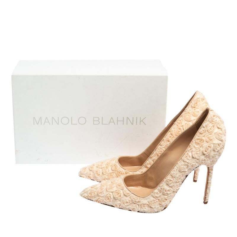 Manolo Blahnik Beige Floral Embellished Lace Pointed Toe Pumps Size 41 1