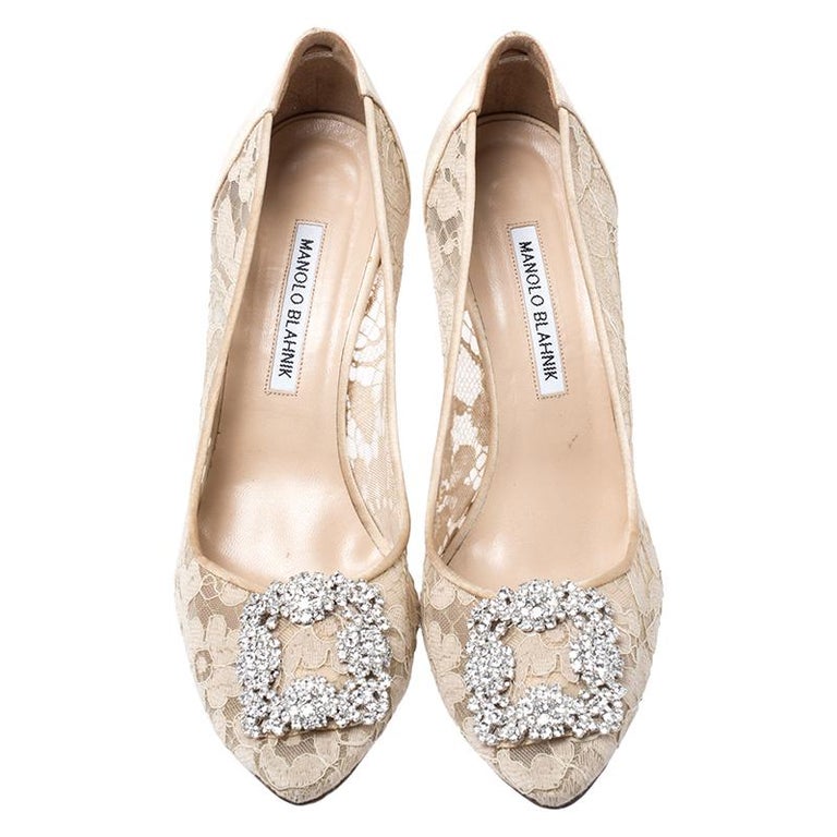 manolo blahnik hangisi lace pumps