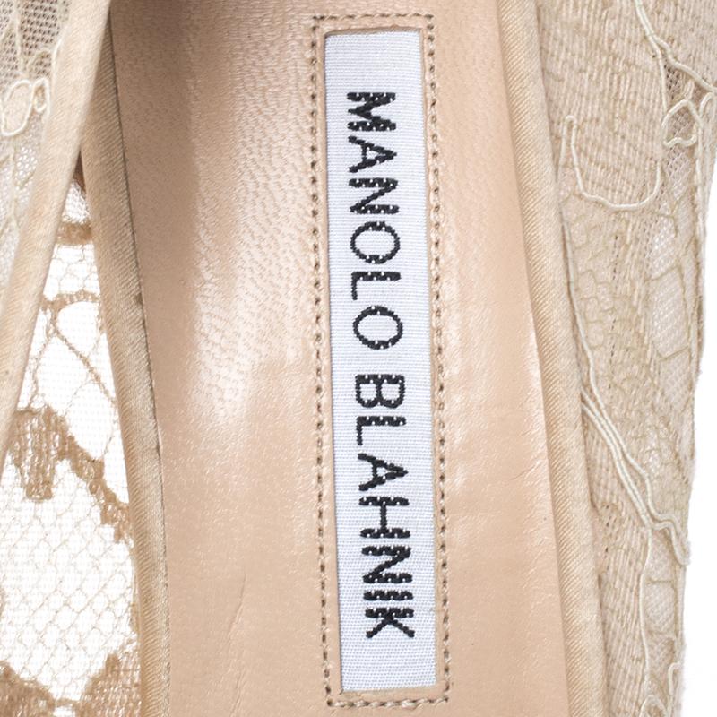 Manolo Blahnik Beige Lace and Satin Hangisi Pointed Toe Pumps Size 39.5 In Good Condition In Dubai, Al Qouz 2