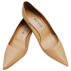 Manolo Blahnik Beige Leather Low Pumps With Pointed Toes Size 38