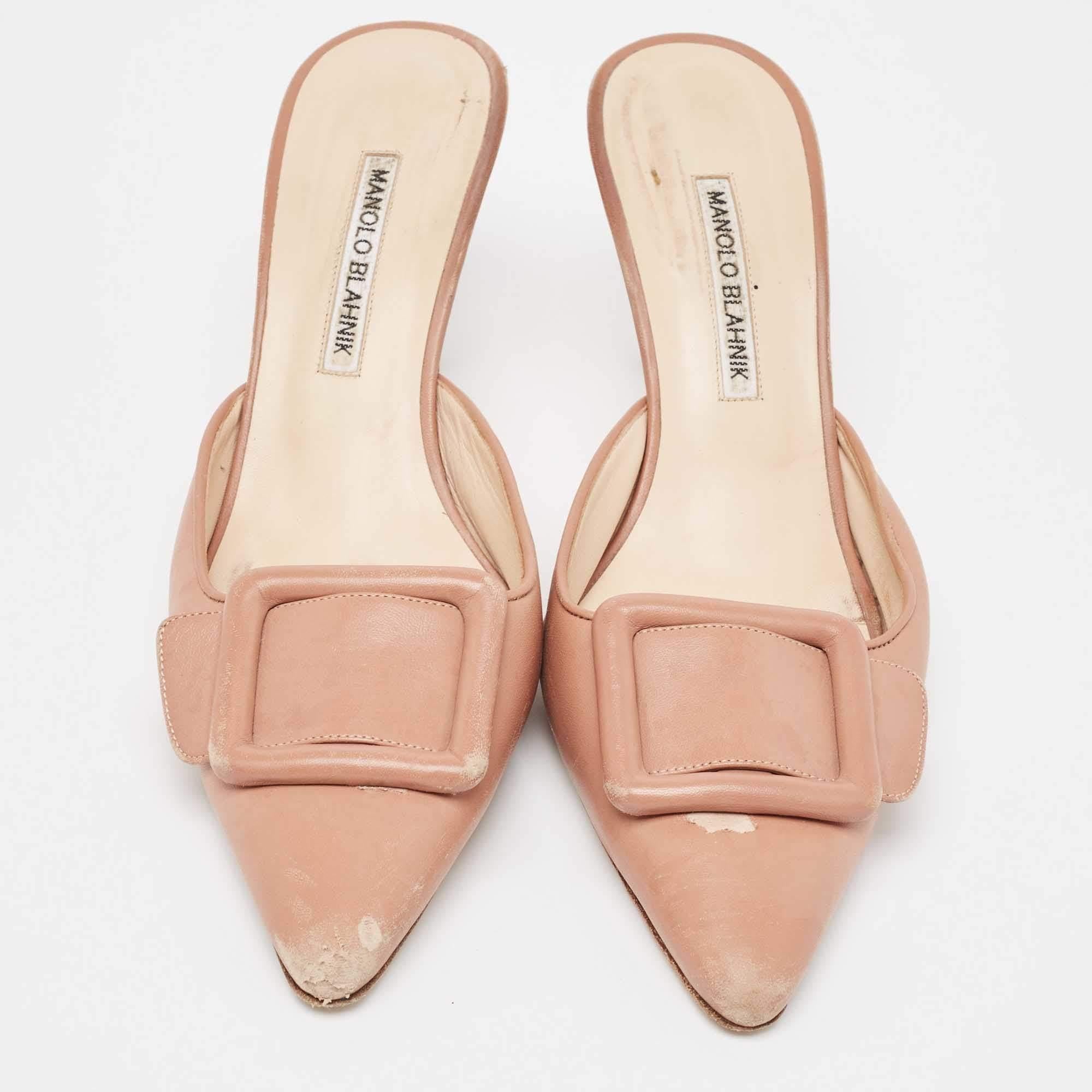 Manolo Blahnik Beige Leather Maysale Pointed Toe Mules Size 41 In Good Condition In Dubai, Al Qouz 2
