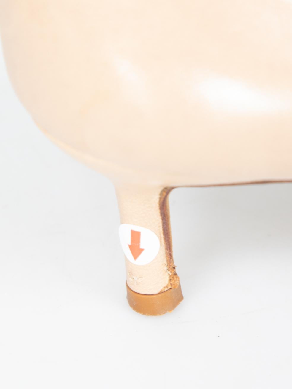 Manolo Blahnik Escarpins pointus en cuir beige Taille IT 35 en vente 5