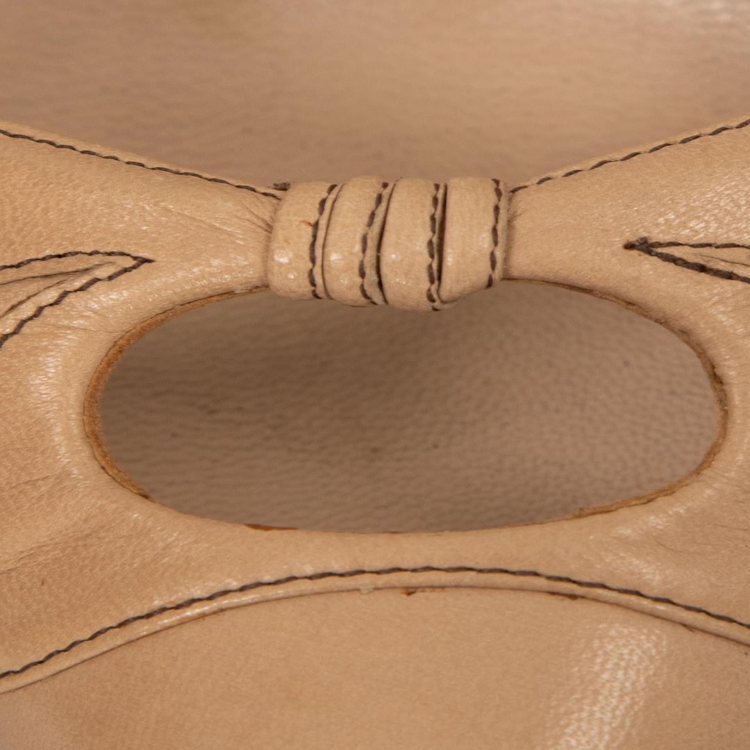 Manolo Blahnik Escarpins pointus en cuir beige Taille IT 35 Pour femmes en vente