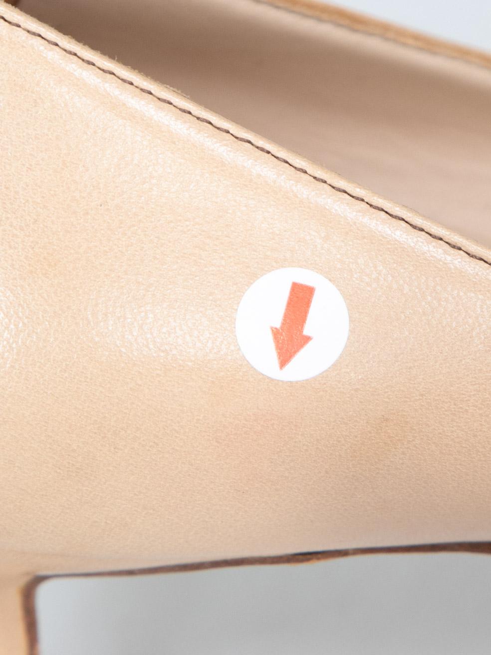 Manolo Blahnik Escarpins pointus en cuir beige Taille IT 35 en vente 3