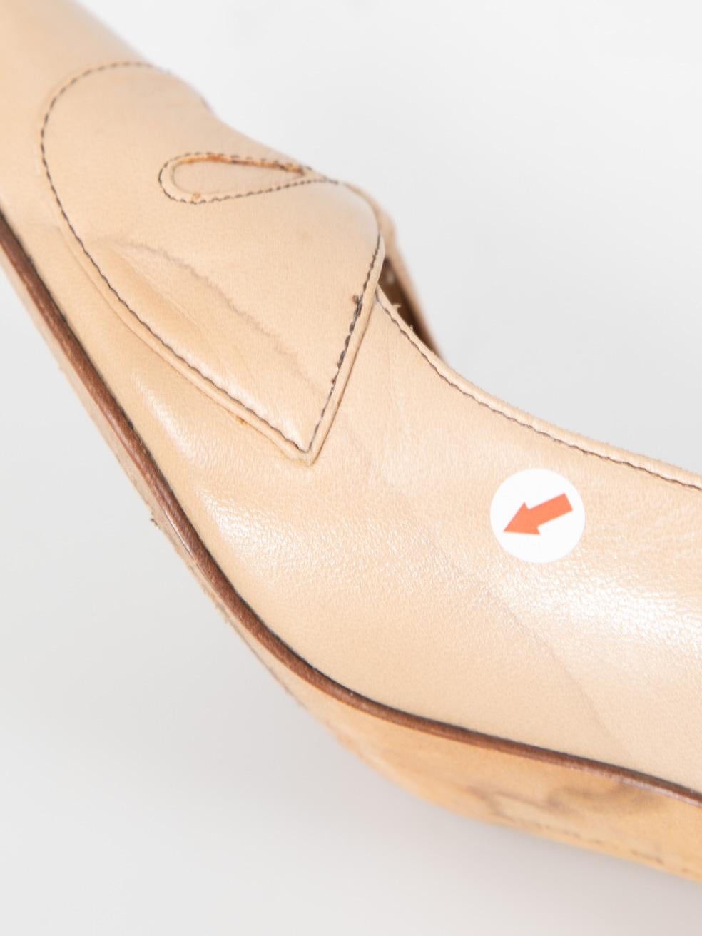 Manolo Blahnik Escarpins pointus en cuir beige Taille IT 35 en vente 4