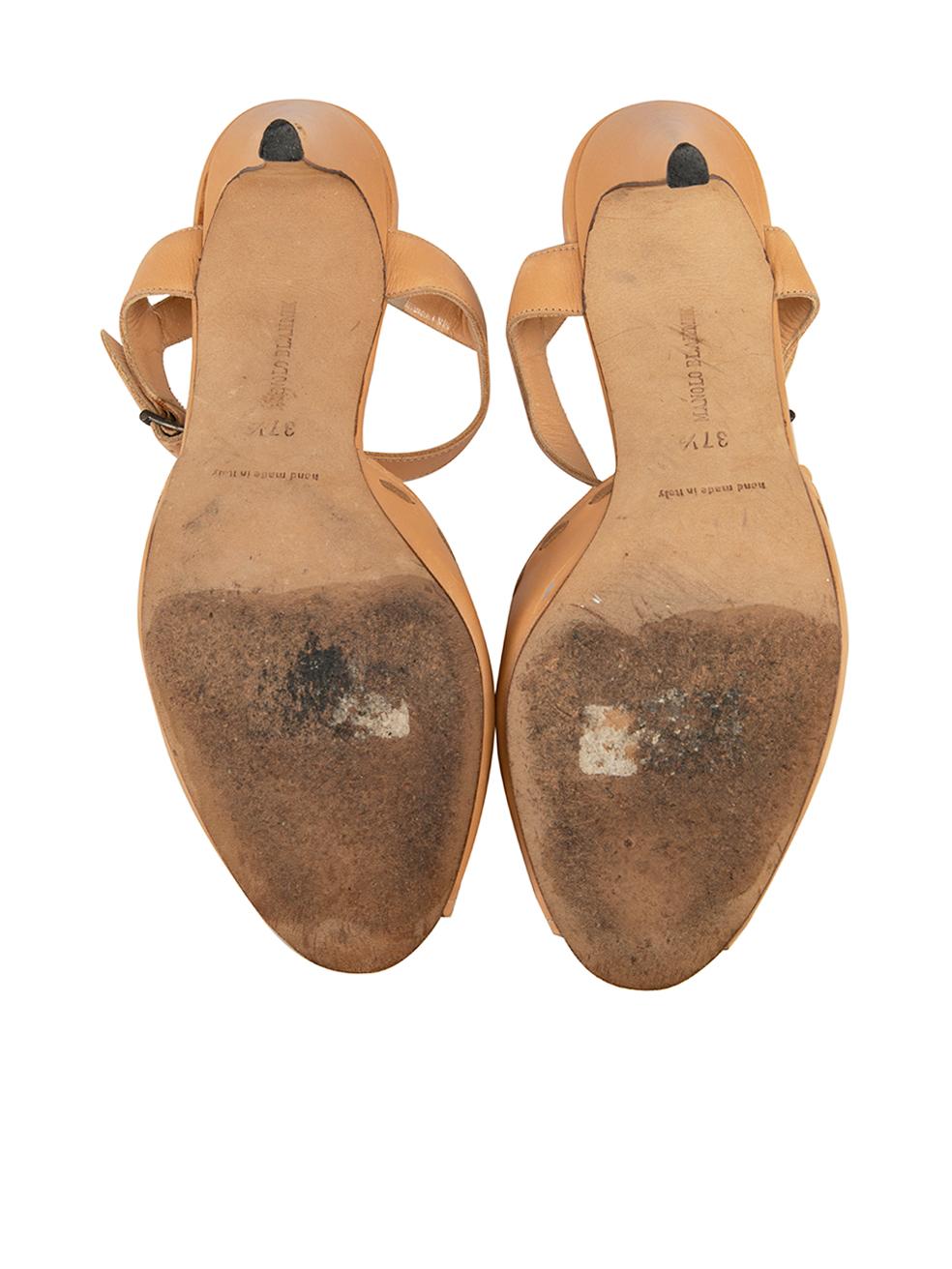 Women's Manolo Blahnik Beige Leather Scallop Edge Sandals Size EU 37.5 For Sale