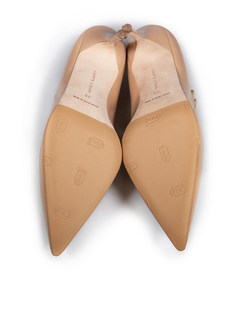Women's Manolo Blahnik Beige Patent Campari 105 Heels Size IT 39 For Sale