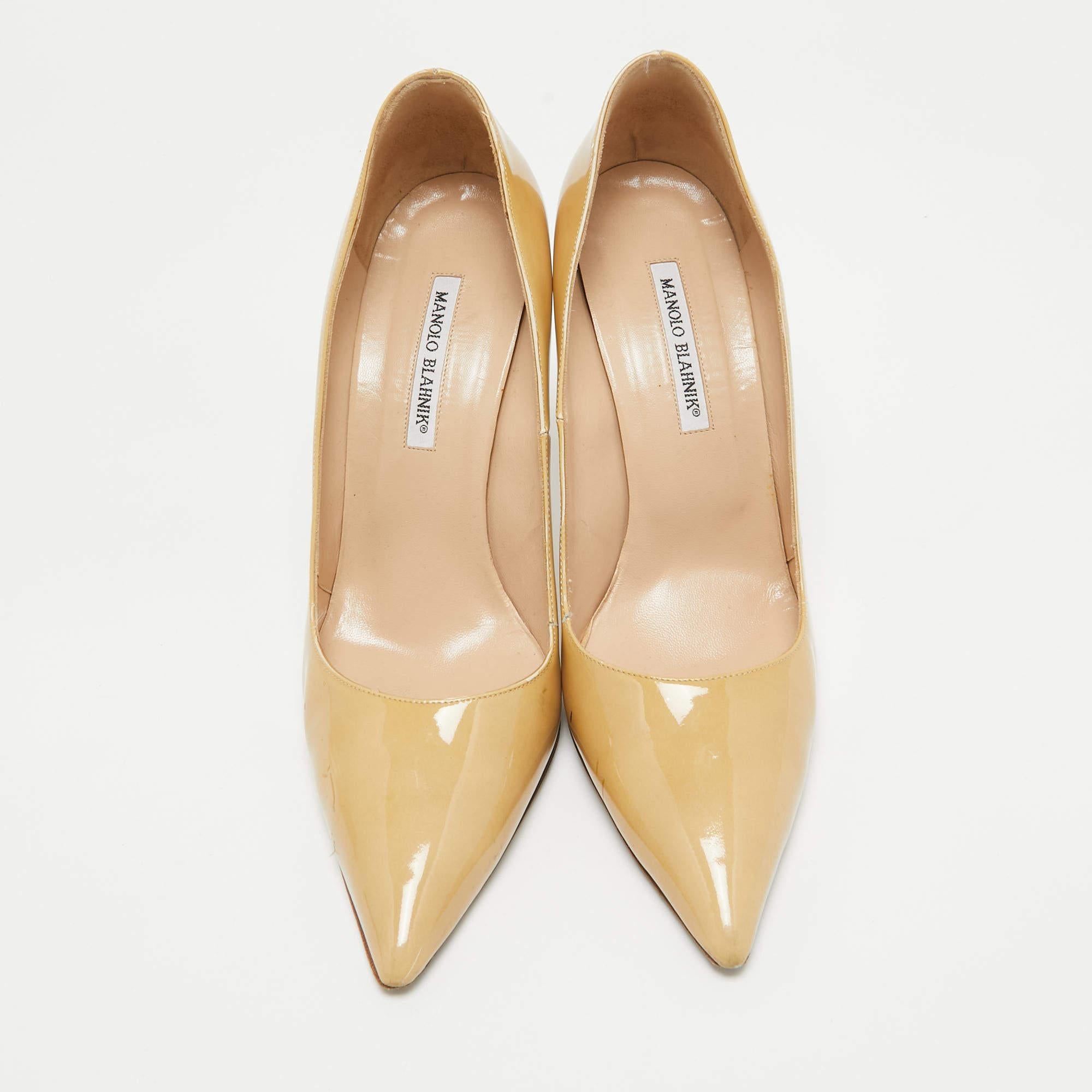 Beige Manolo Blahnik Pumps BB in vernice beige misura 42