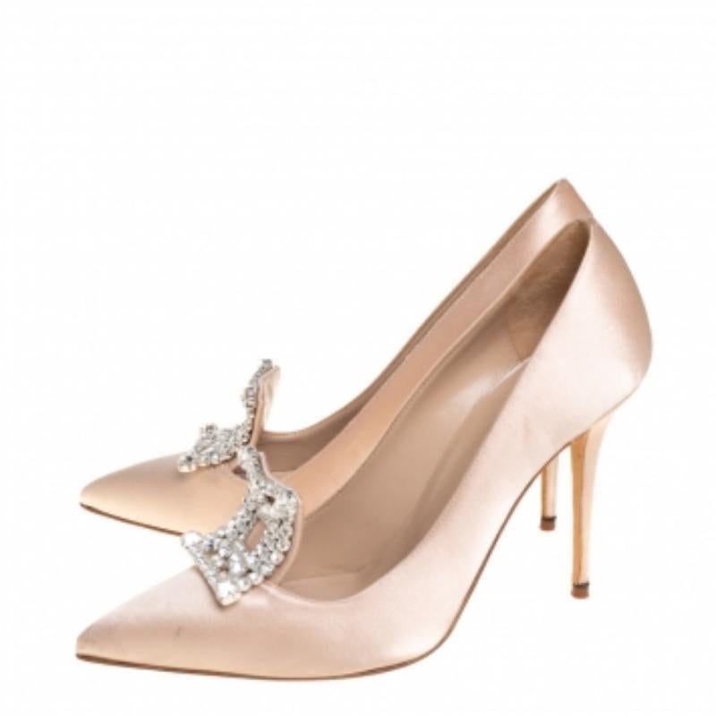 Manolo Blahnik Beige Satin Borlak Pointed Toe Pumps Size 38.5 For Sale 3