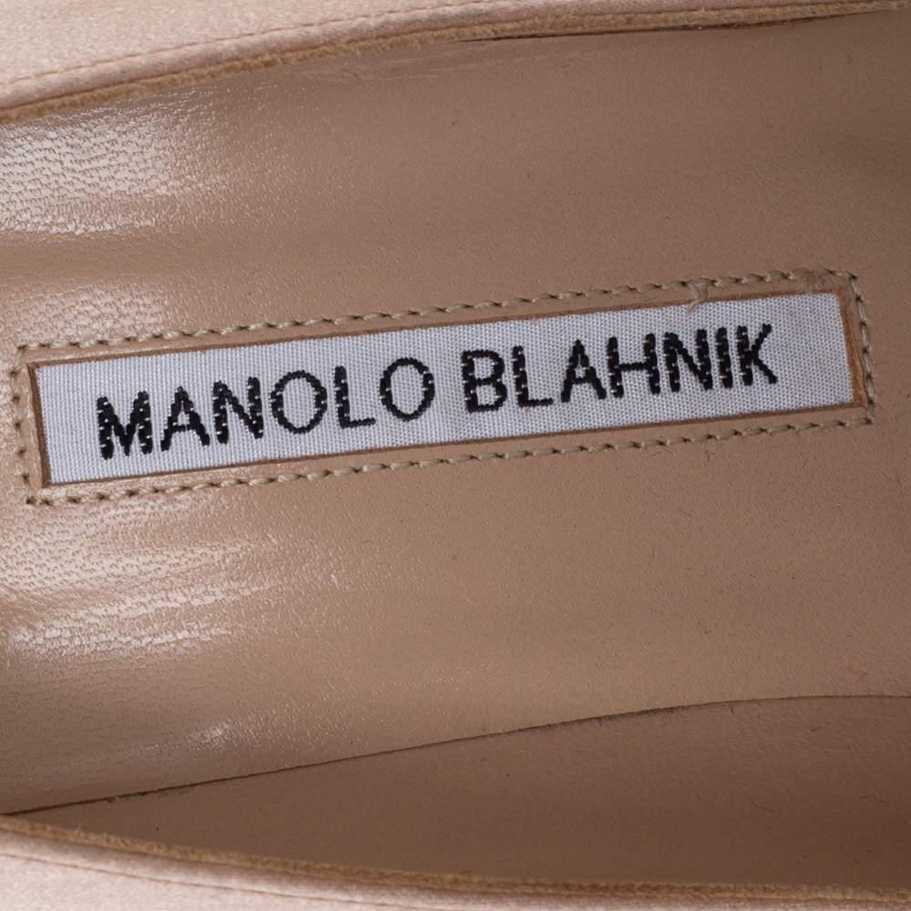 Manolo Blahnik Beige Satin Borlak Pointed Toe Pumps Size 38.5 For Sale 2