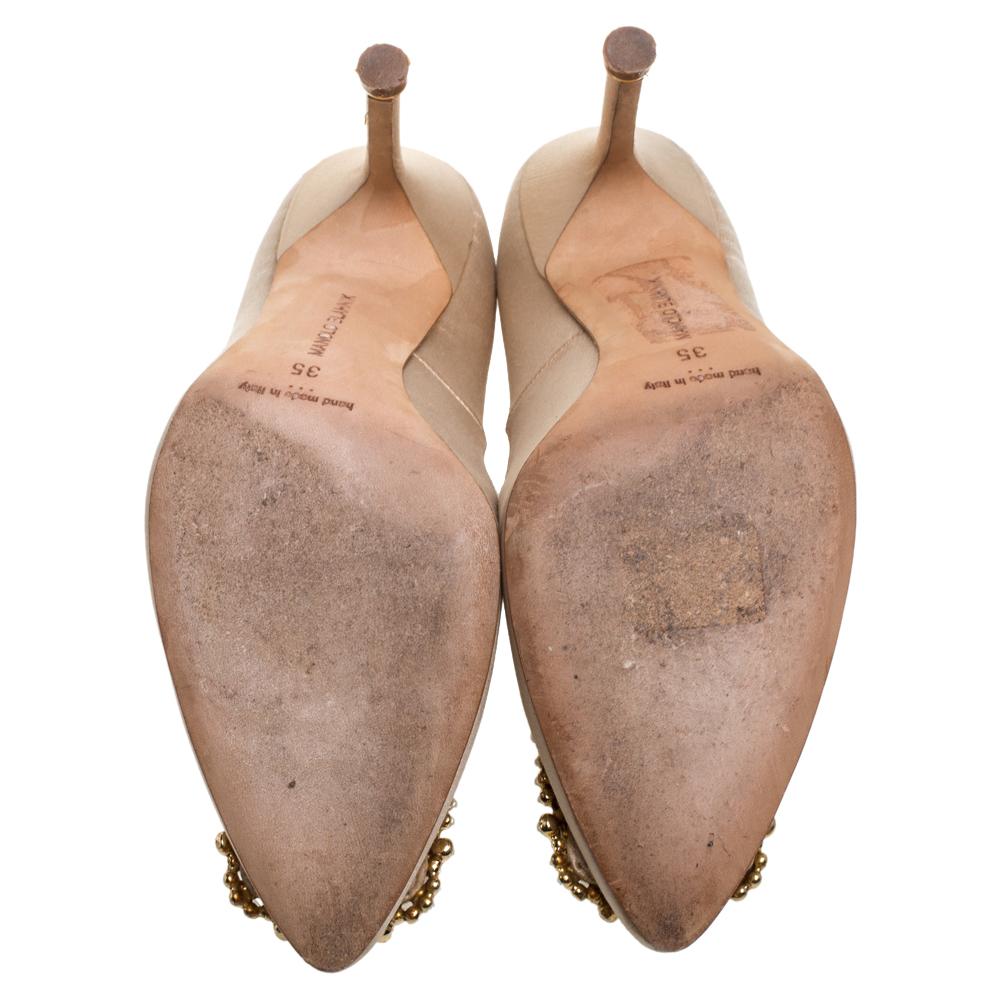 Women's Manolo Blahnik Beige Satin Hangisi Pearl Embellished Pumps Size 35